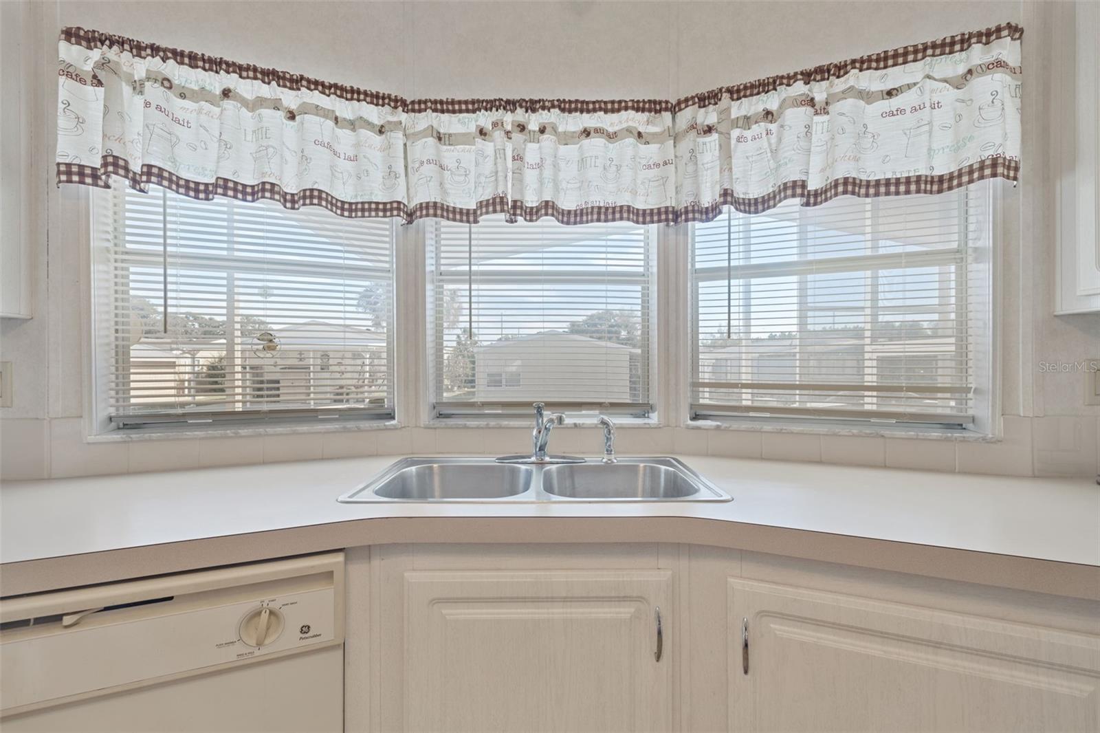 Image 13 of 44 For 3031 Moss Hill Street