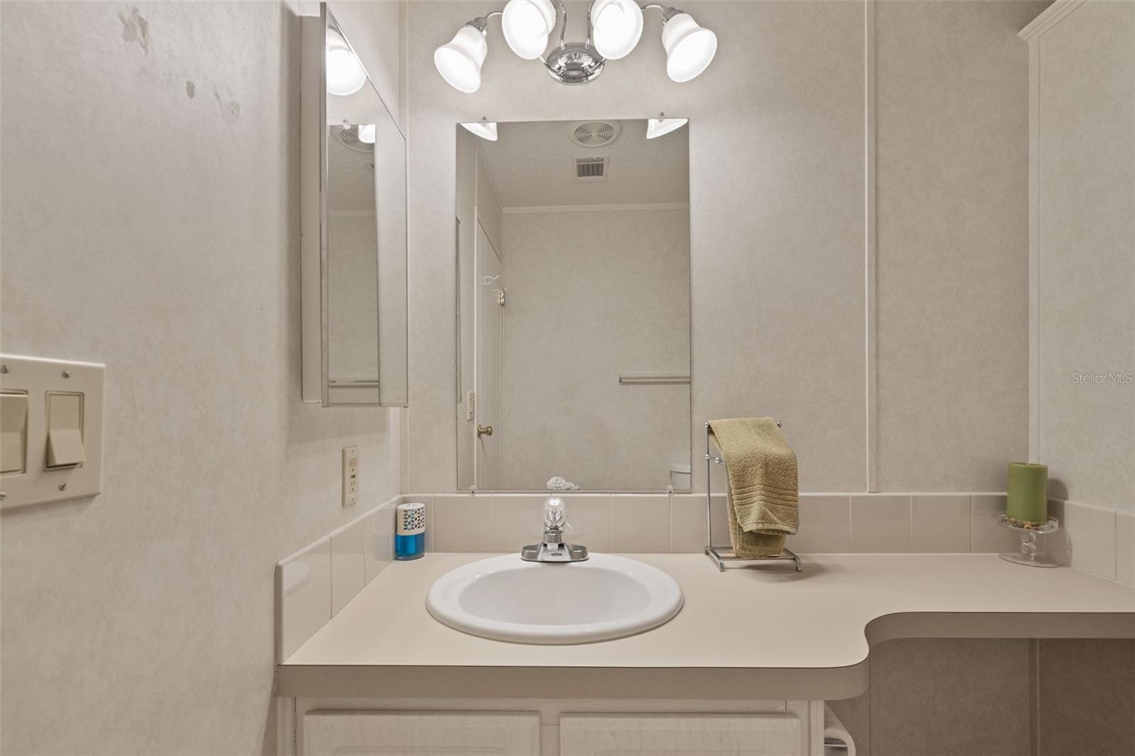 Image 18 of 44 For 3031 Moss Hill Street