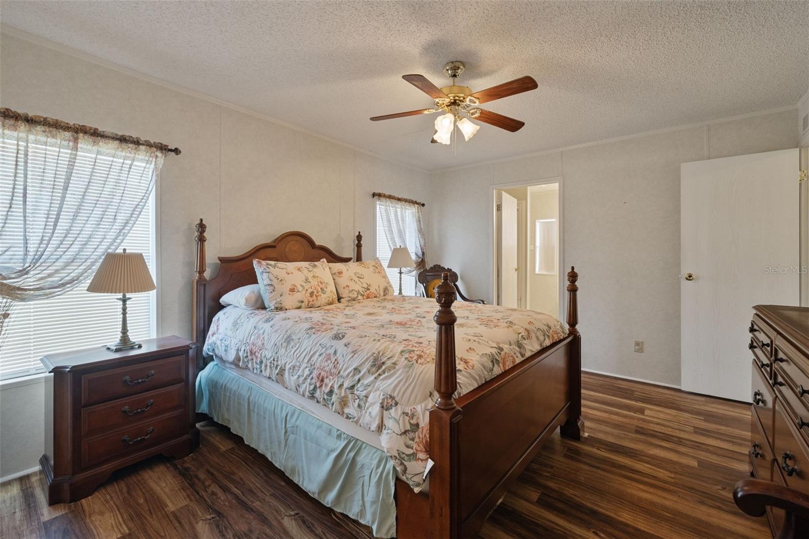 Image 21 of 44 For 3031 Moss Hill Street