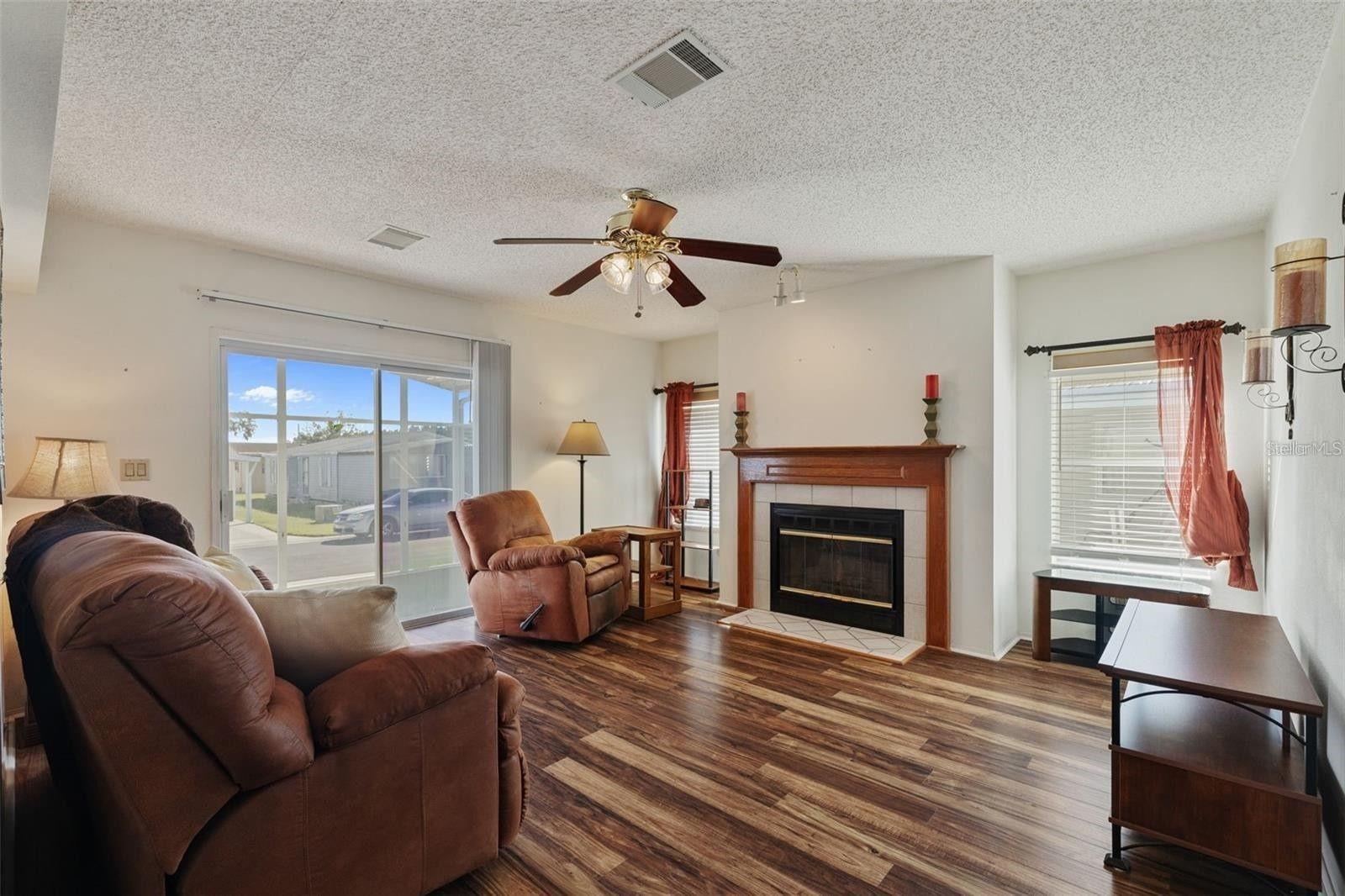 Image 5 of 44 For 3031 Moss Hill Street