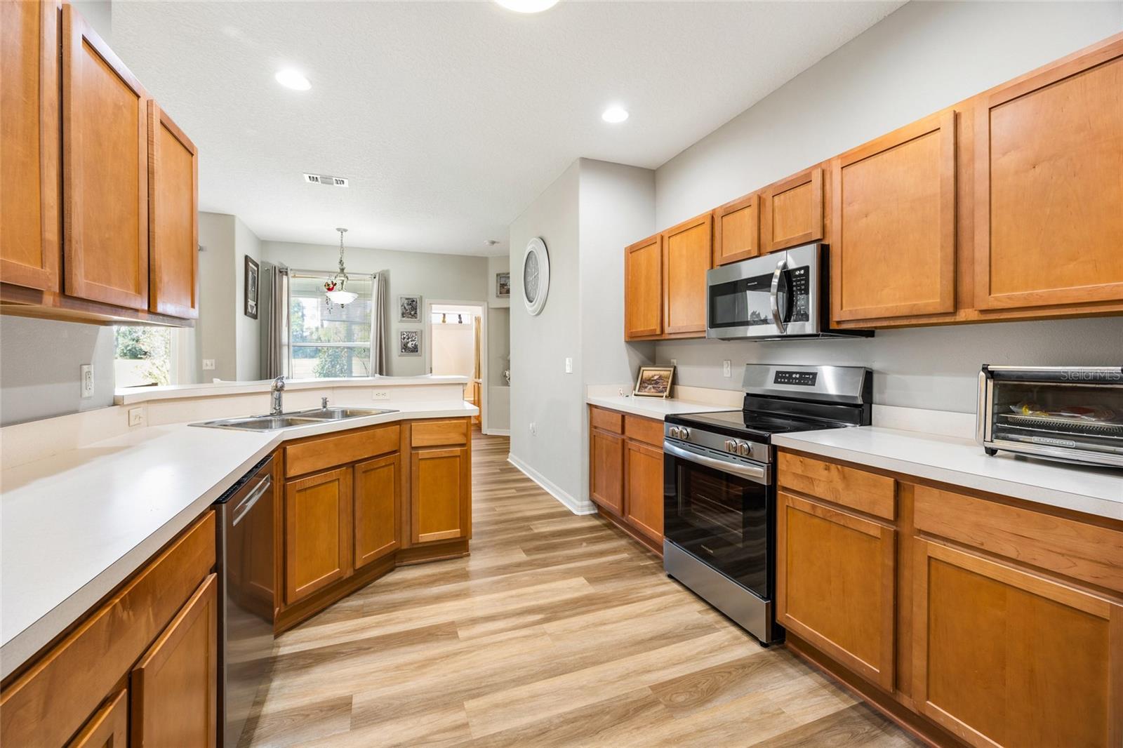 Image 4 of 40 For 15092 14th Avenue Road