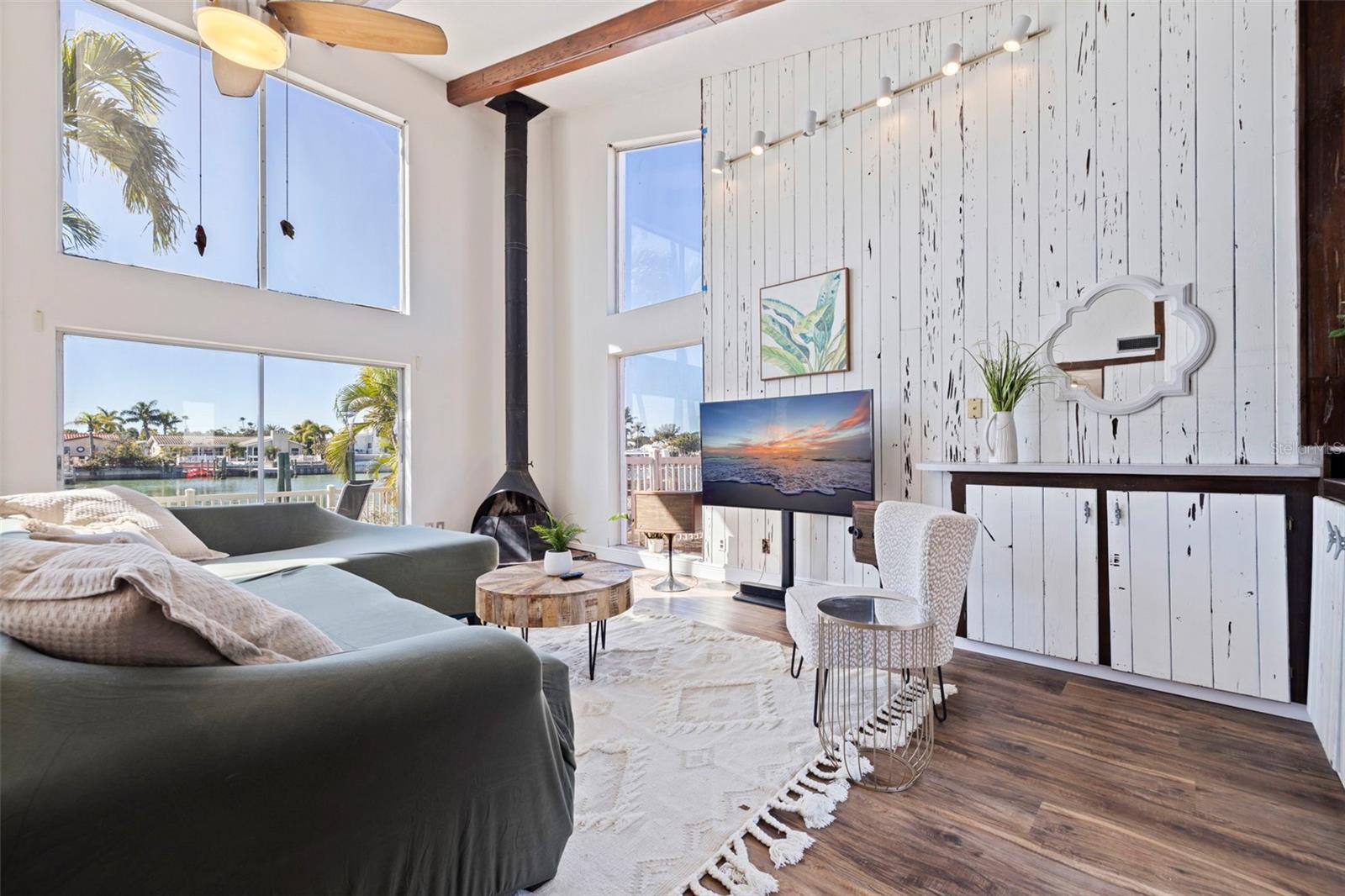 Image 17 of 46 For 322 Hermosita Drive