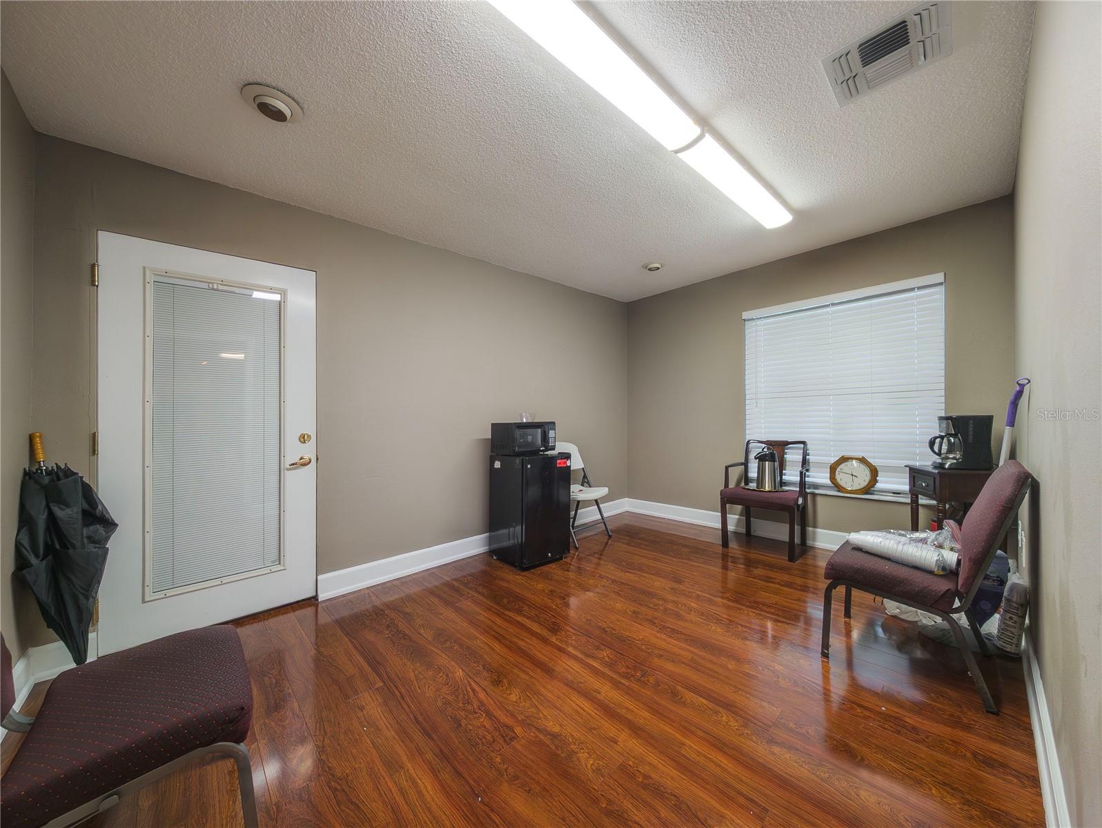 Listing photo id 8 for 4807 Mile Stetch Drive