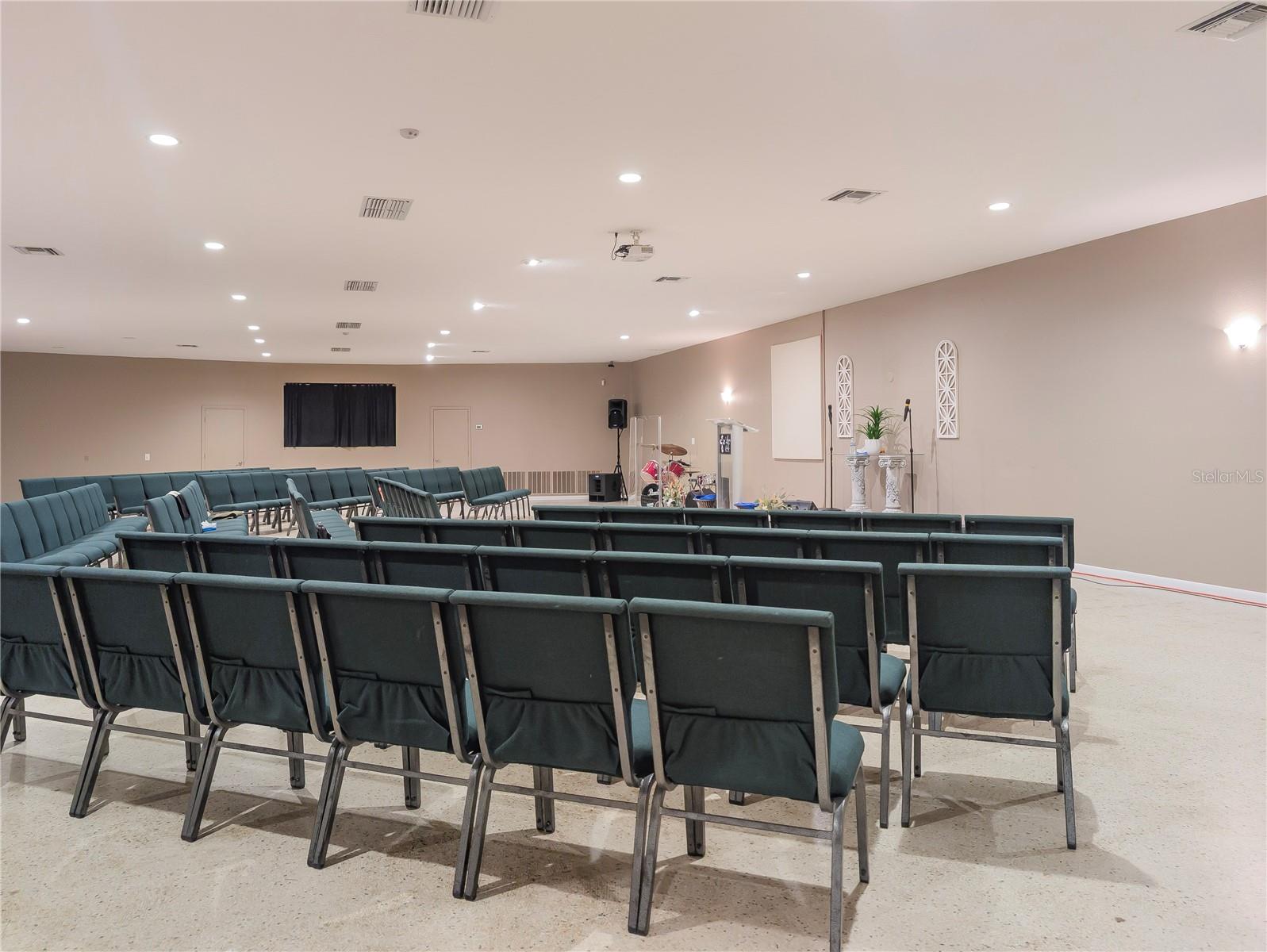 Listing photo id 11 for 4807 Mile Stetch Drive