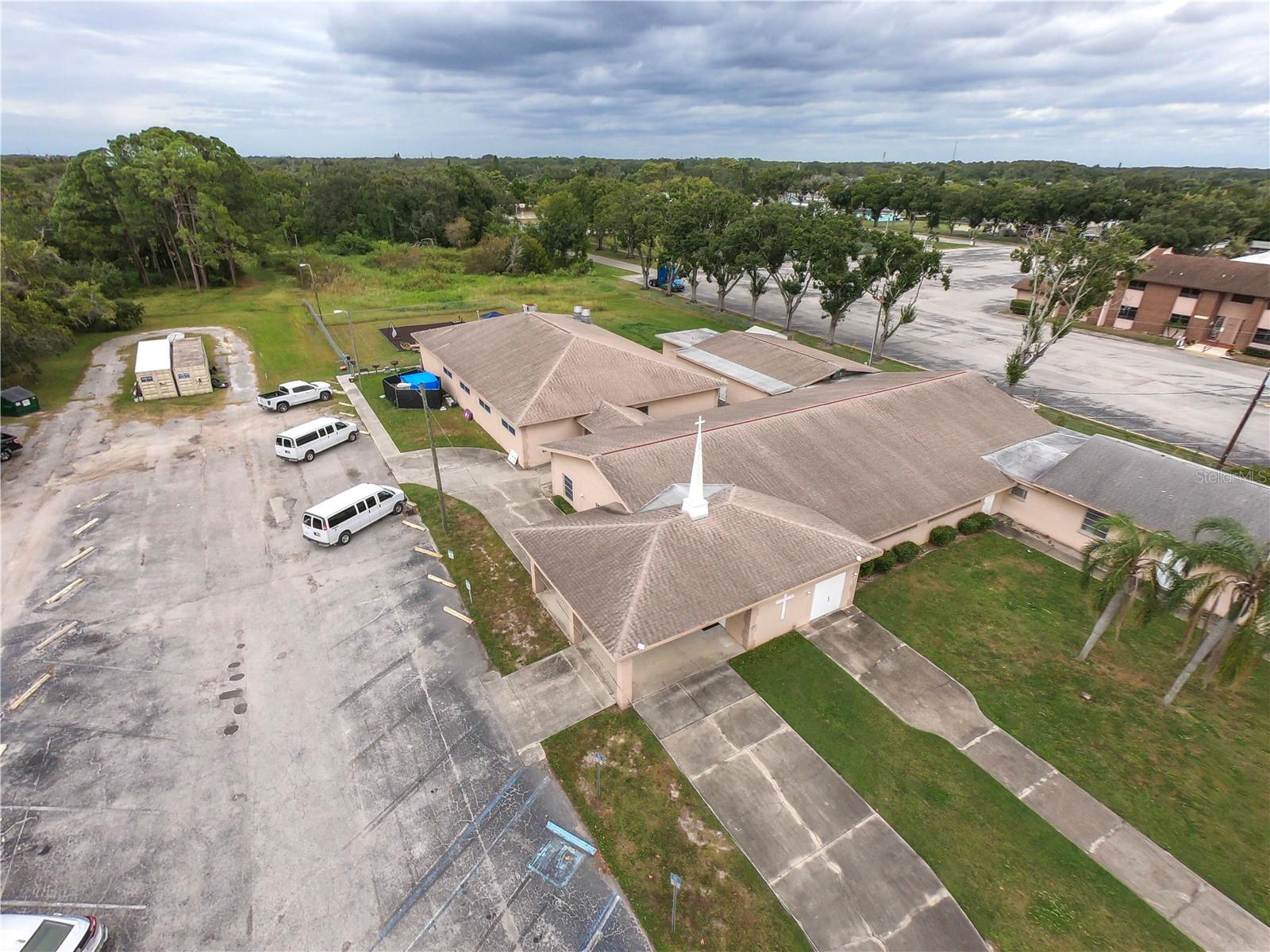 Listing photo id 14 for 4807 Mile Stetch Drive