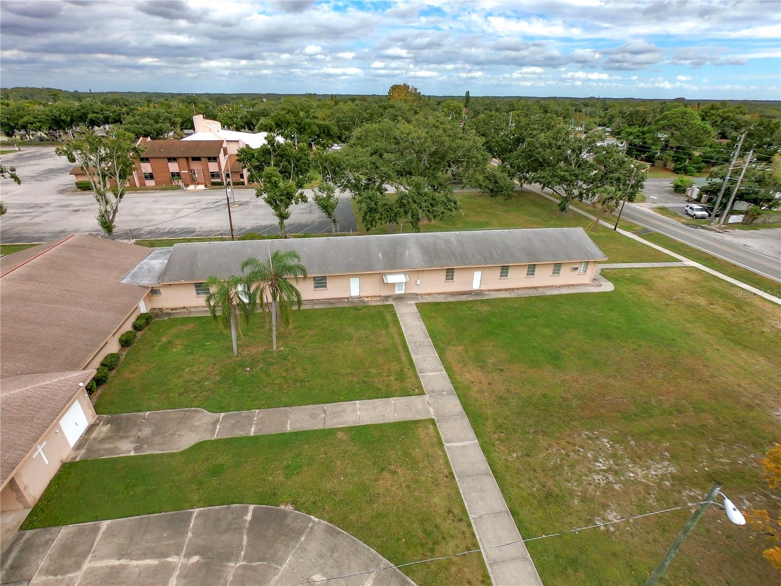 Listing photo id 15 for 4807 Mile Stetch Drive