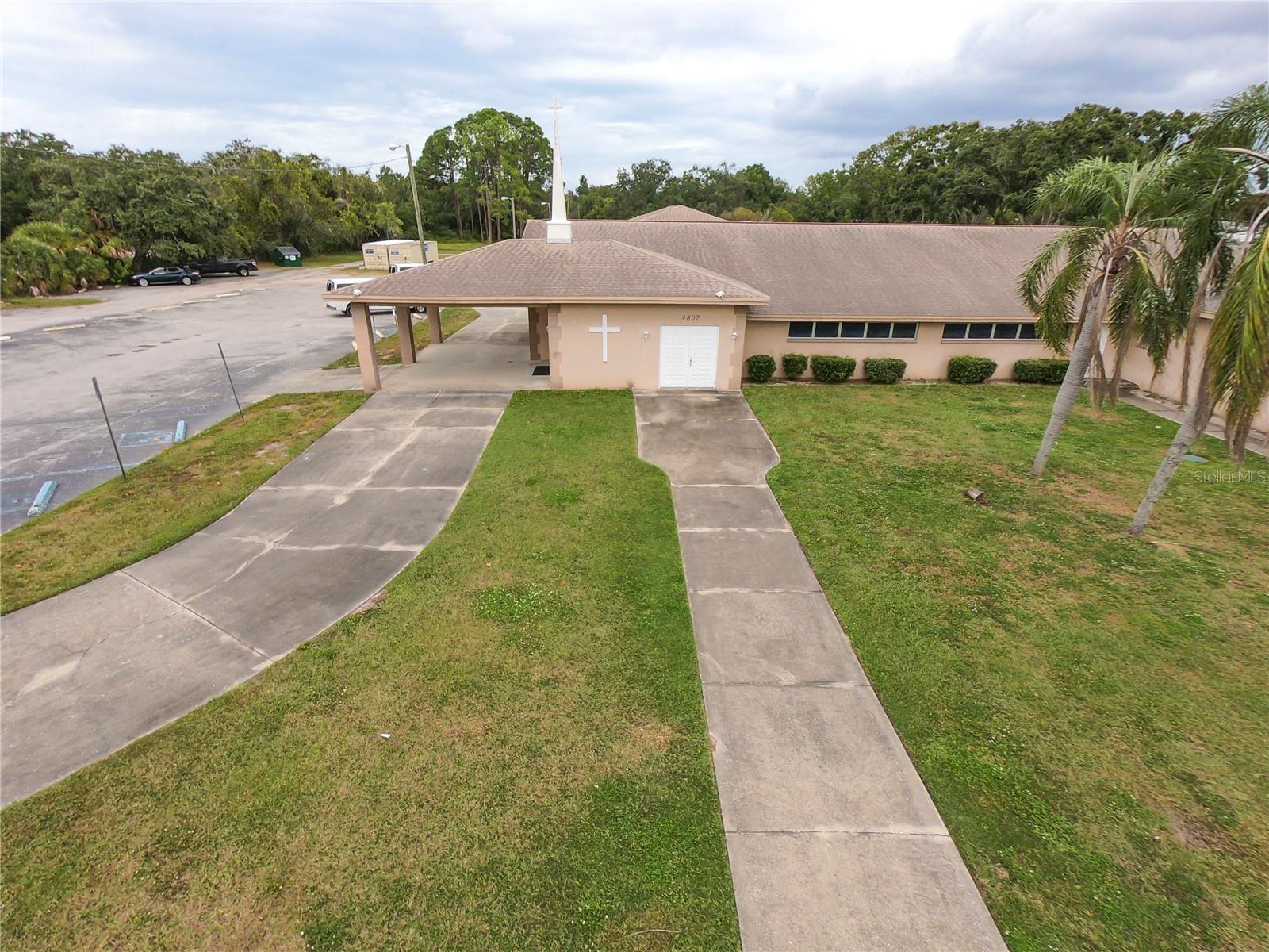Listing photo id 16 for 4807 Mile Stetch Drive