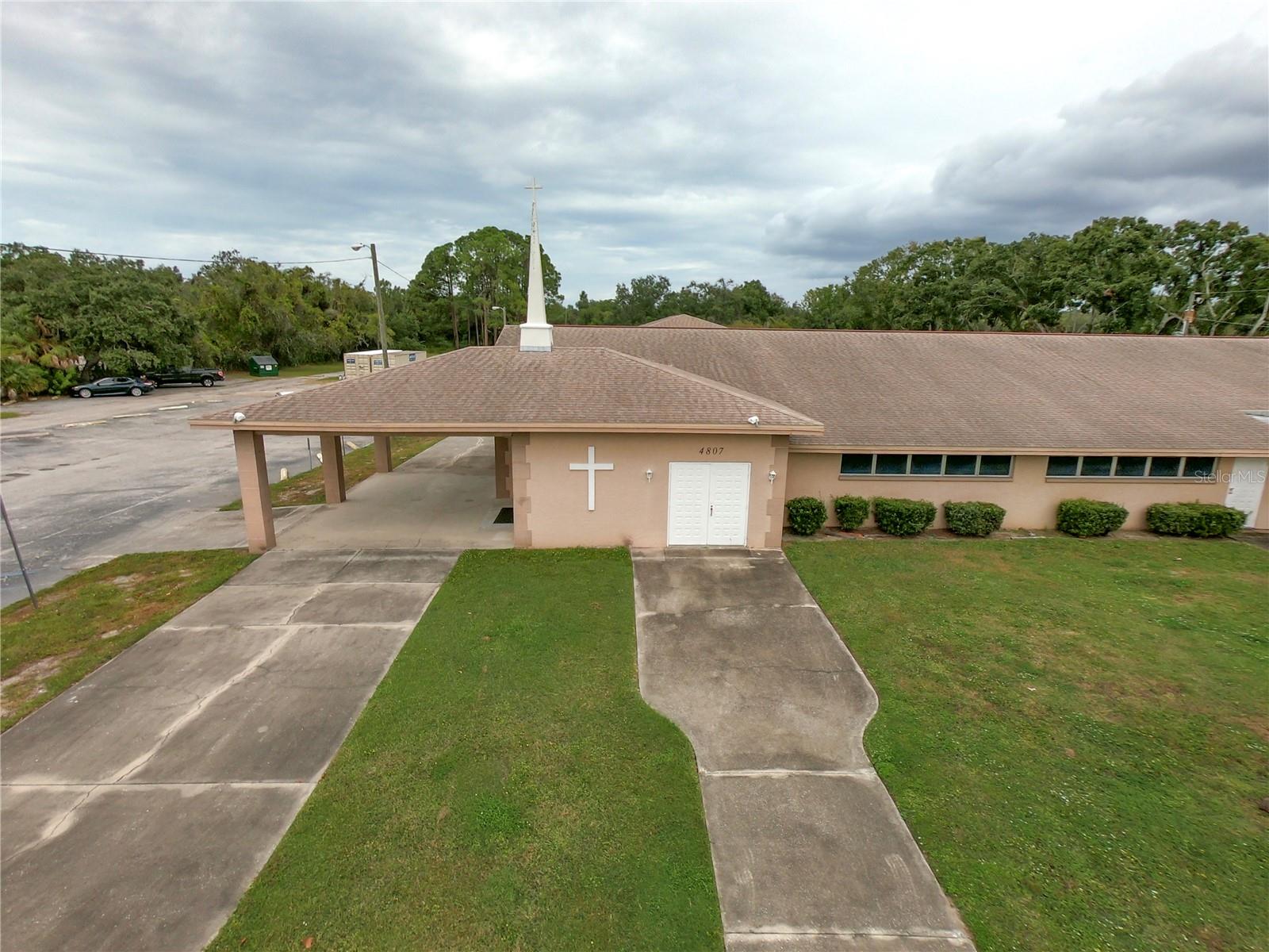 Listing photo id 17 for 4807 Mile Stetch Drive