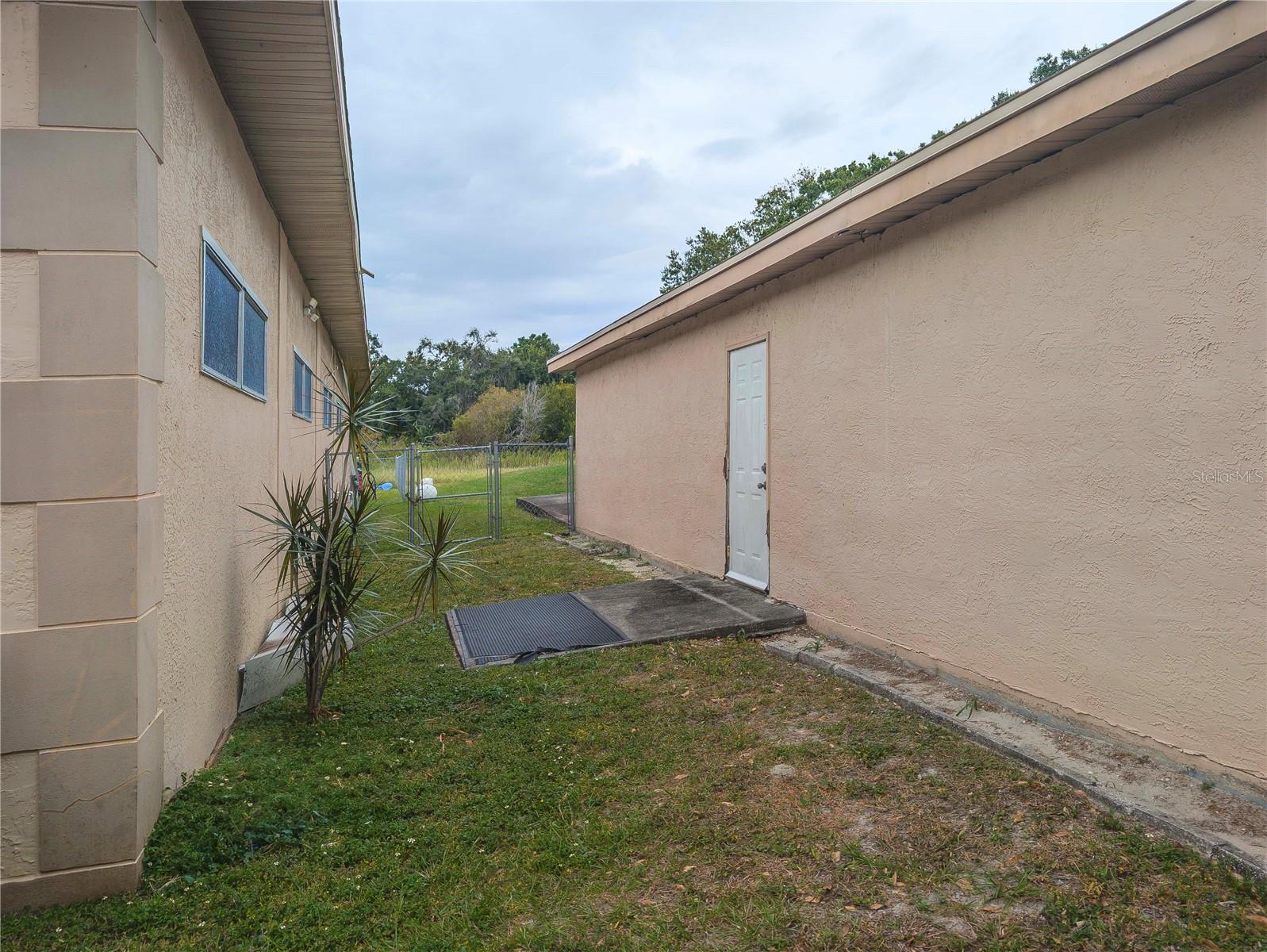 Listing photo id 20 for 4807 Mile Stetch Drive