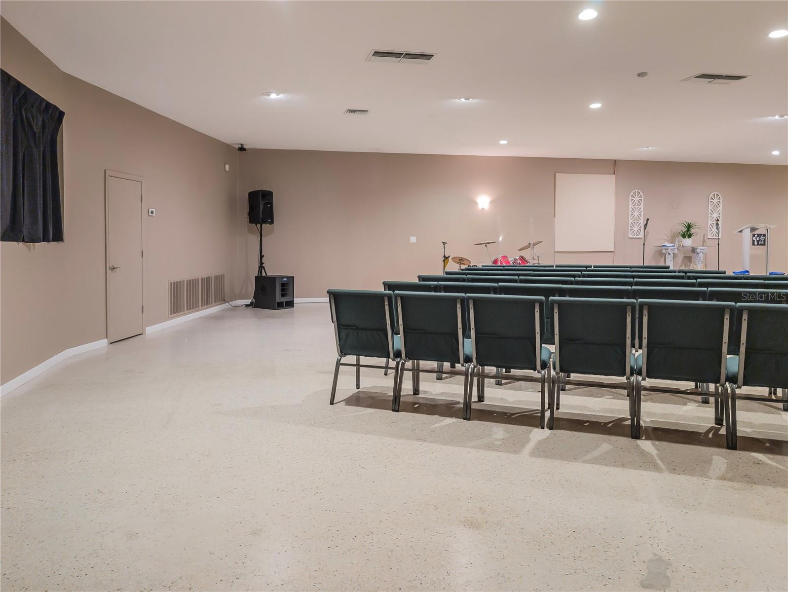 Listing photo id 23 for 4807 Mile Stetch Drive
