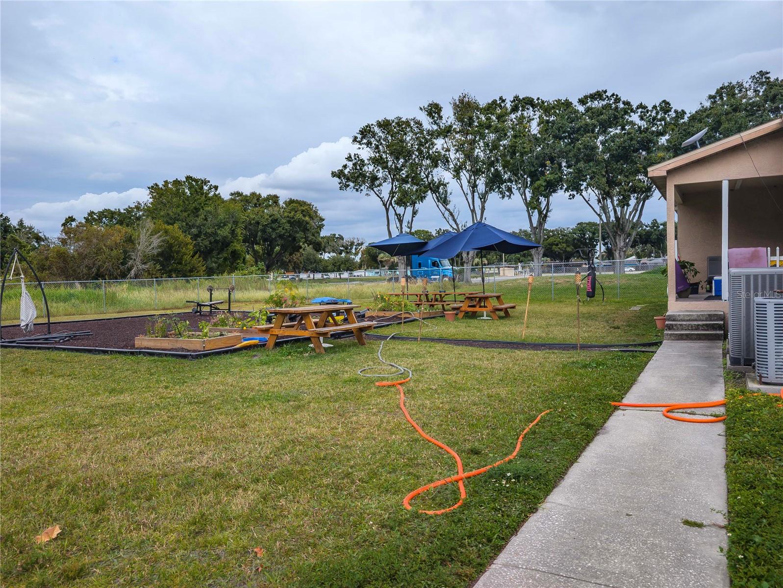 Listing photo id 26 for 4807 Mile Stetch Drive