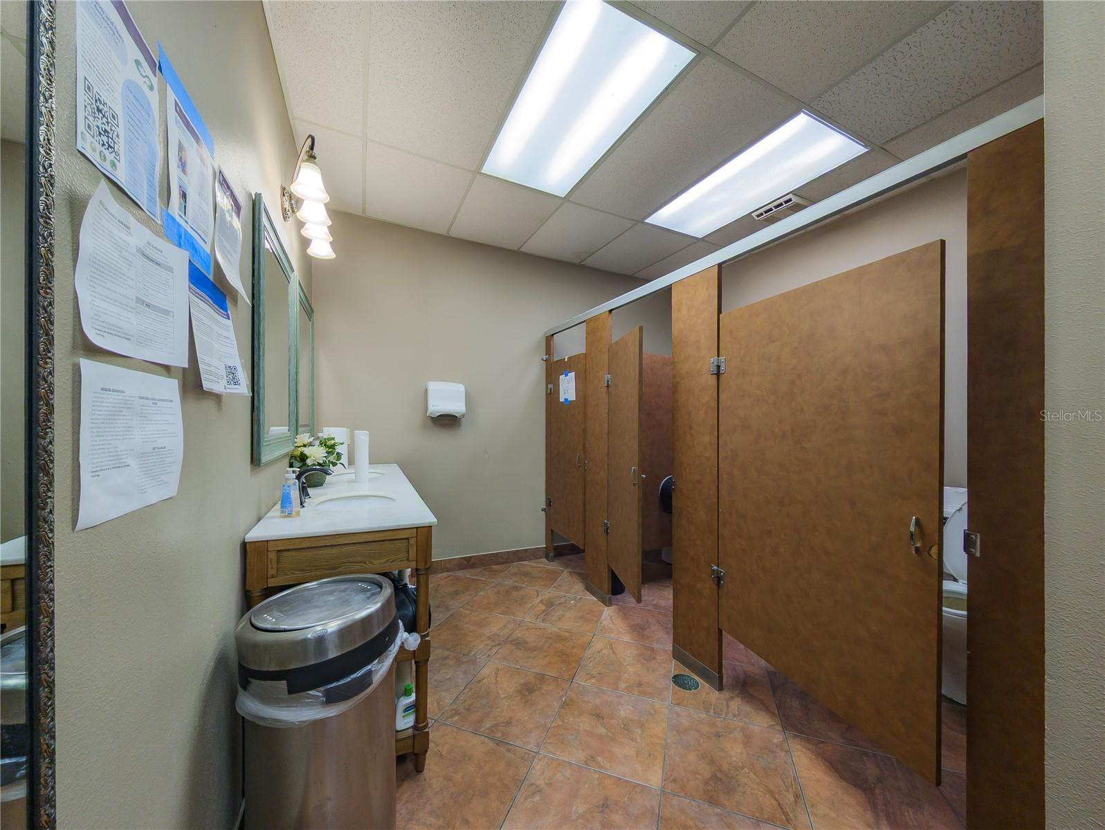 Listing photo id 31 for 4807 Mile Stetch Drive