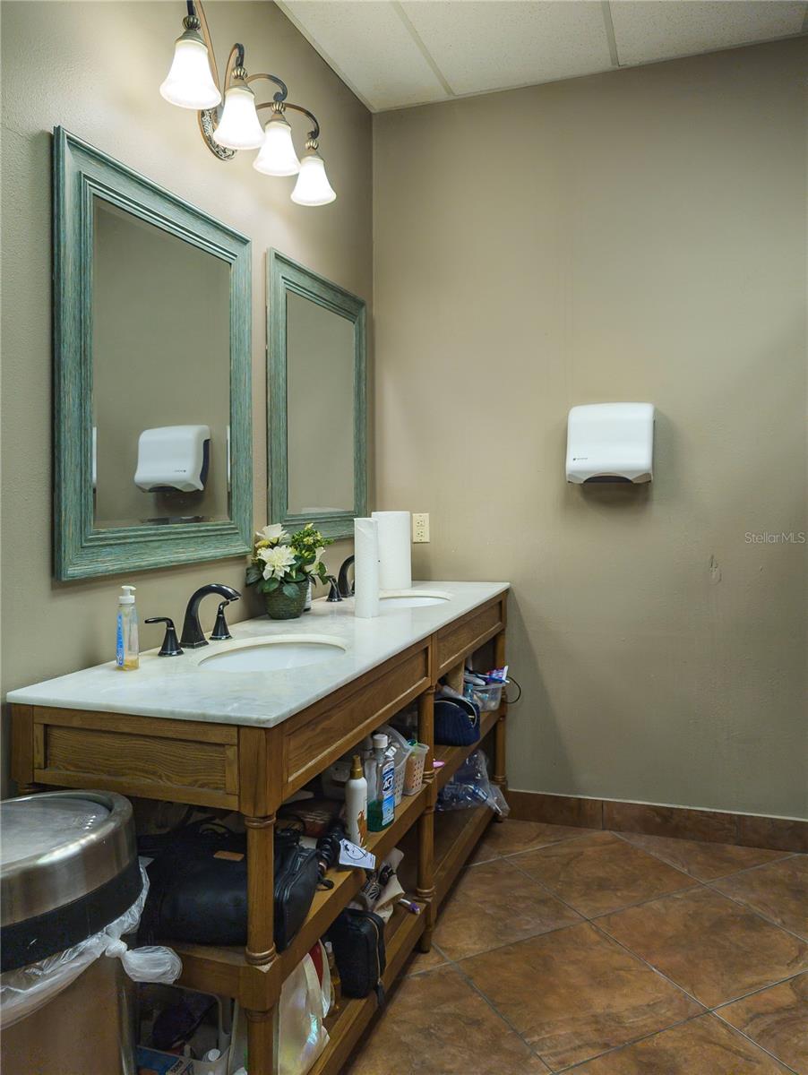 Listing photo id 32 for 4807 Mile Stetch Drive