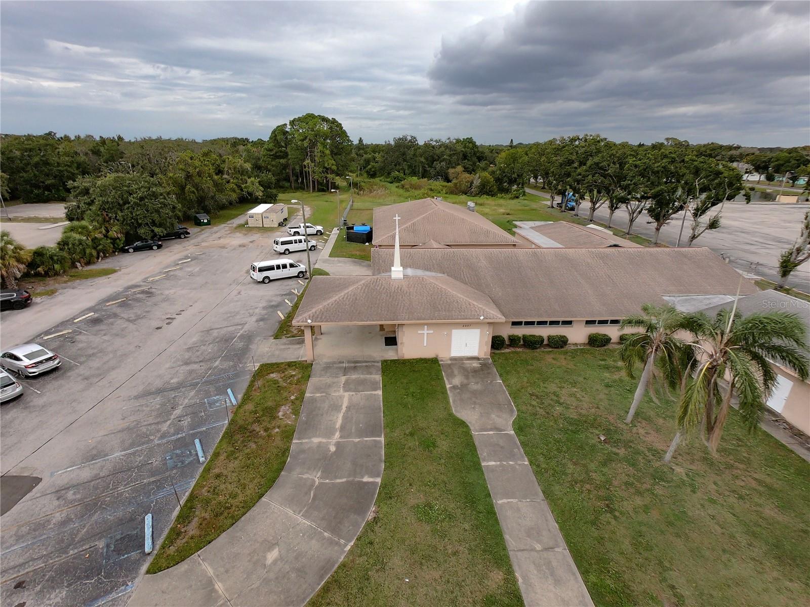 Listing photo id 2 for 4807 Mile Stetch Drive