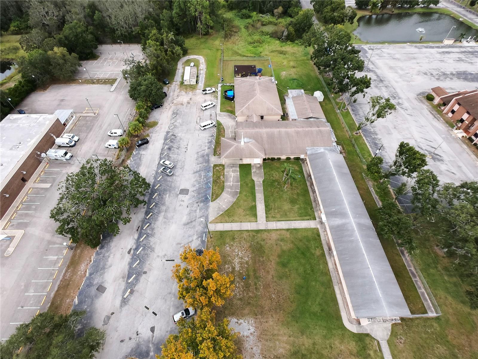 Listing photo id 3 for 4807 Mile Stetch Drive