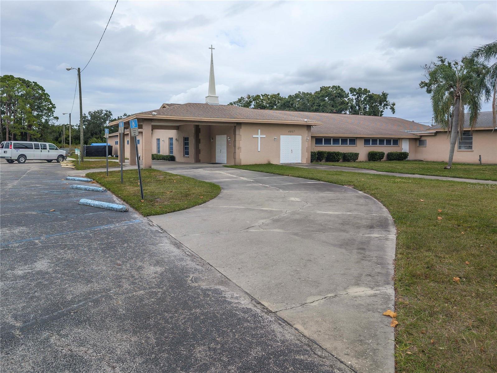 Listing photo id 6 for 4807 Mile Stetch Drive