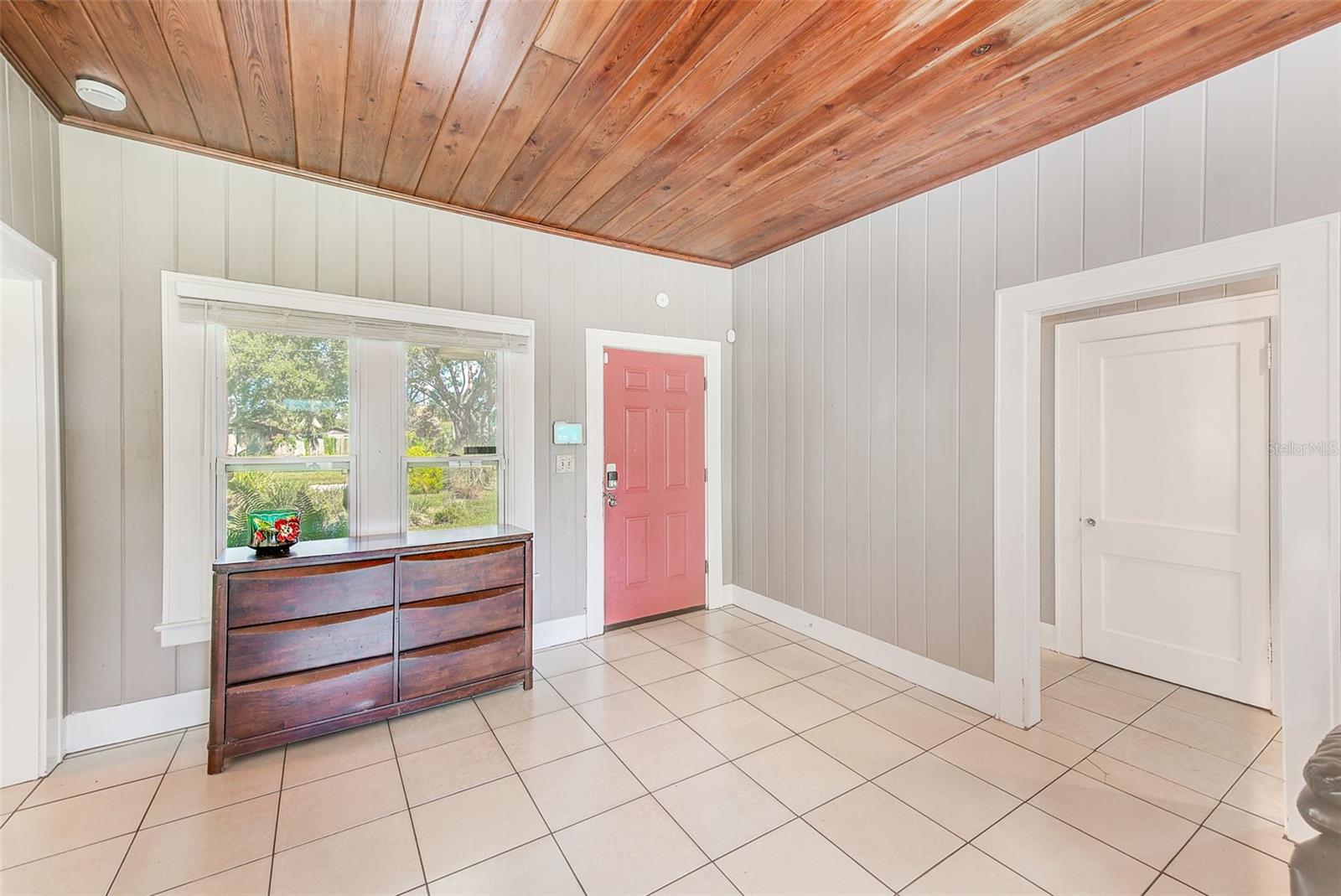 Image 12 of 43 For 519 11th Avenue Nw