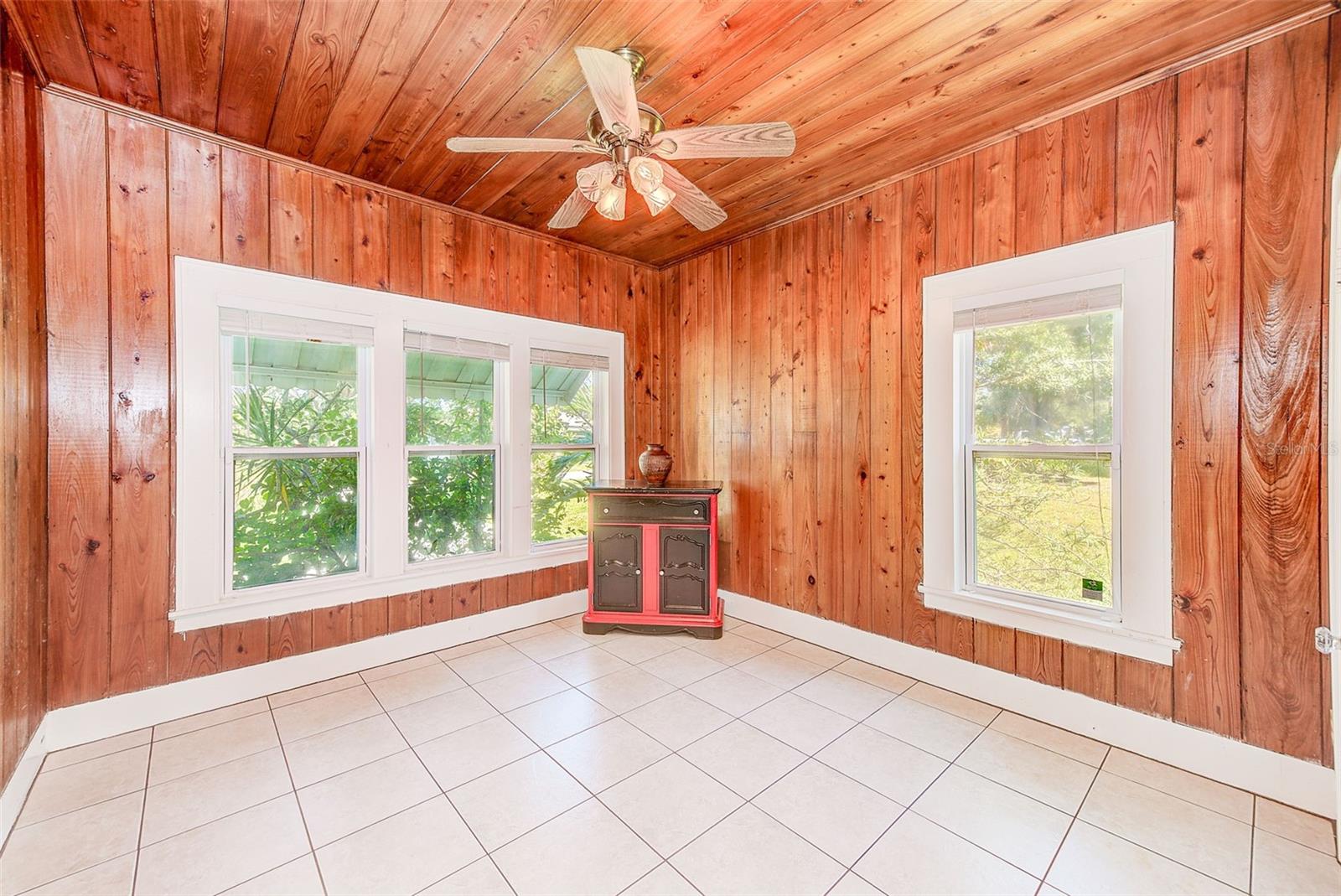 Image 18 of 43 For 519 11th Avenue Nw