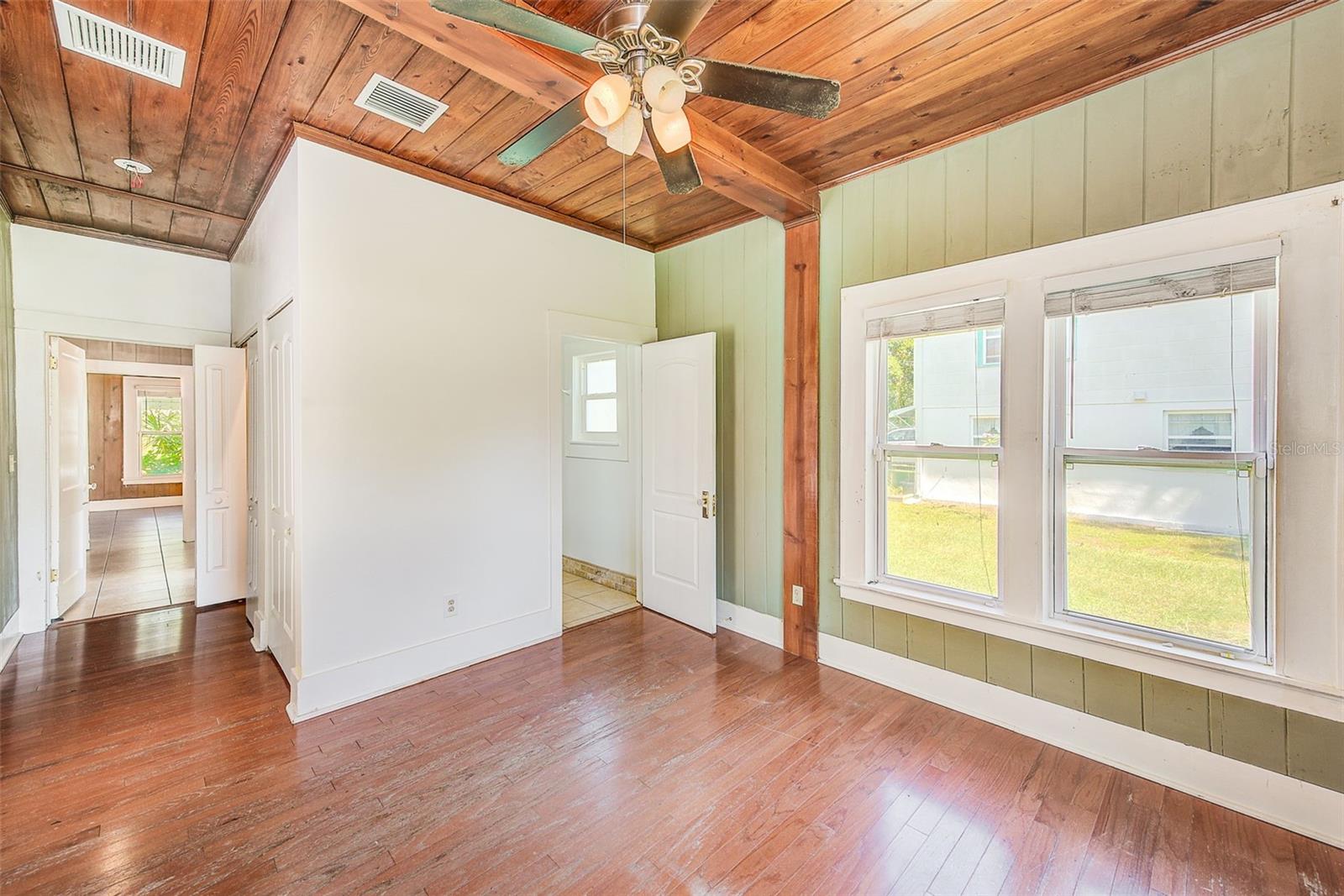 Image 23 of 43 For 519 11th Avenue Nw