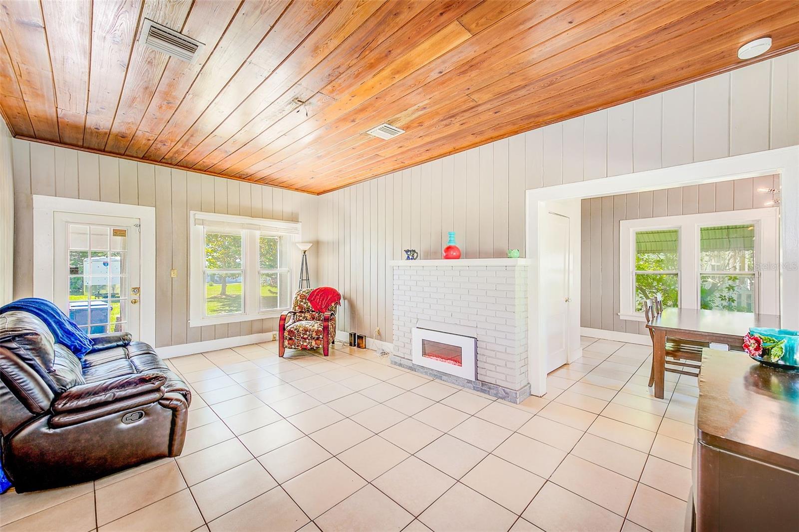 Image 5 of 43 For 519 11th Avenue Nw