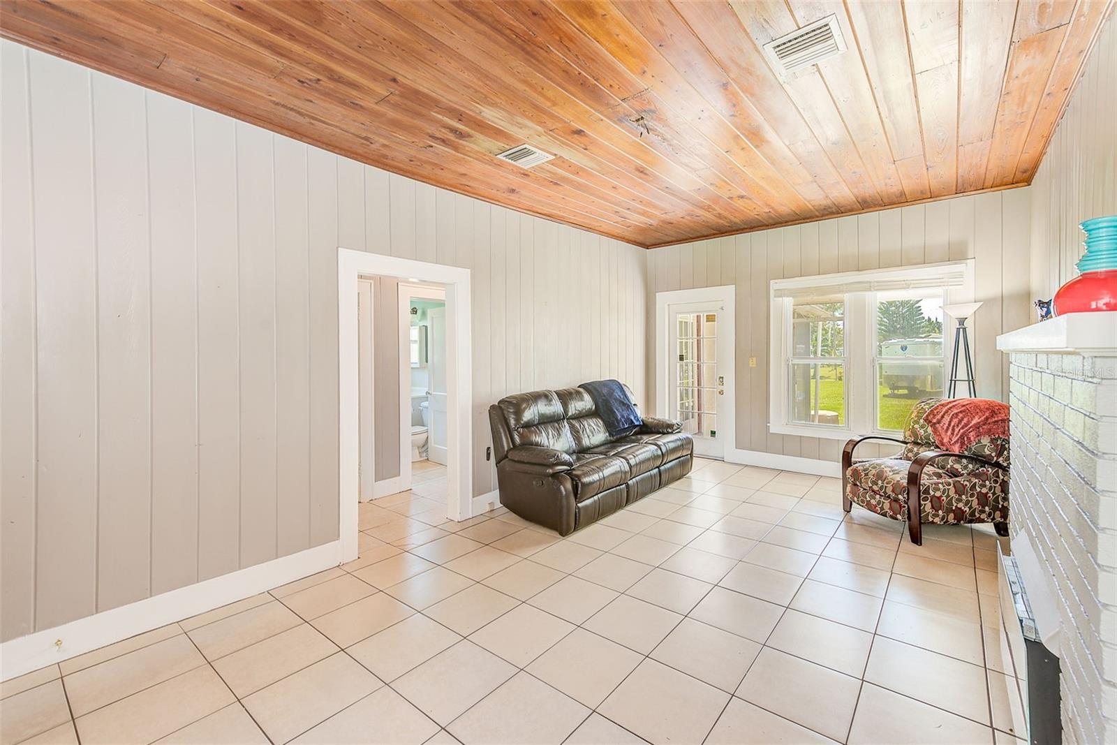 Image 6 of 43 For 519 11th Avenue Nw