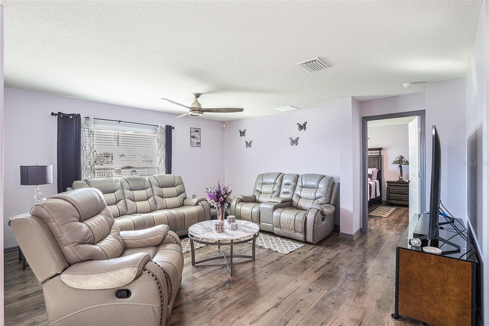 Image 6 of 31 For 813 18th Avenue Se