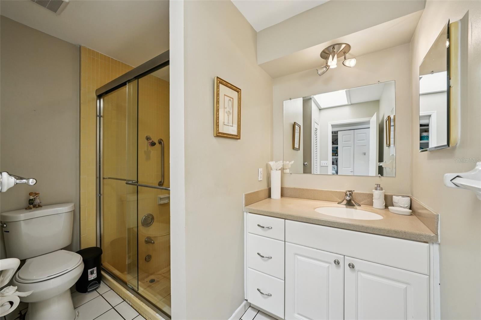 Image 19 of 32 For 14804 Carnation Drive
