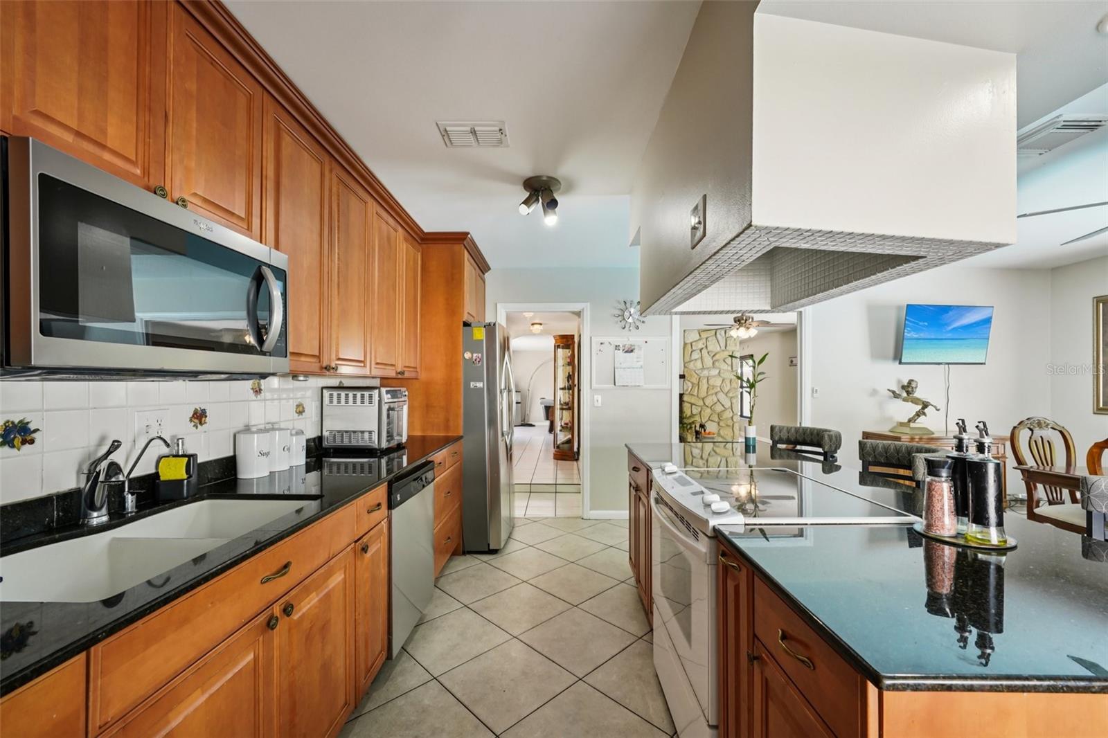 Image 7 of 32 For 14804 Carnation Drive