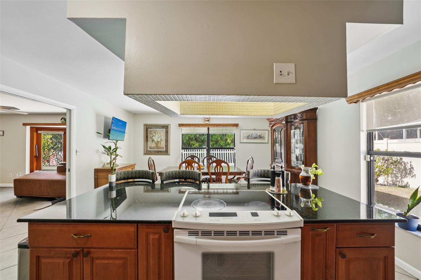 Image 9 of 32 For 14804 Carnation Drive