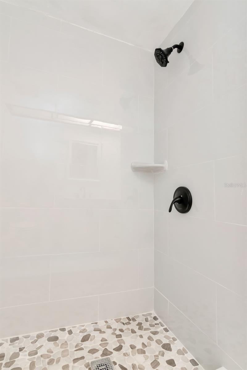 Image 16 of 30 For 105 Woodlake Lane 105