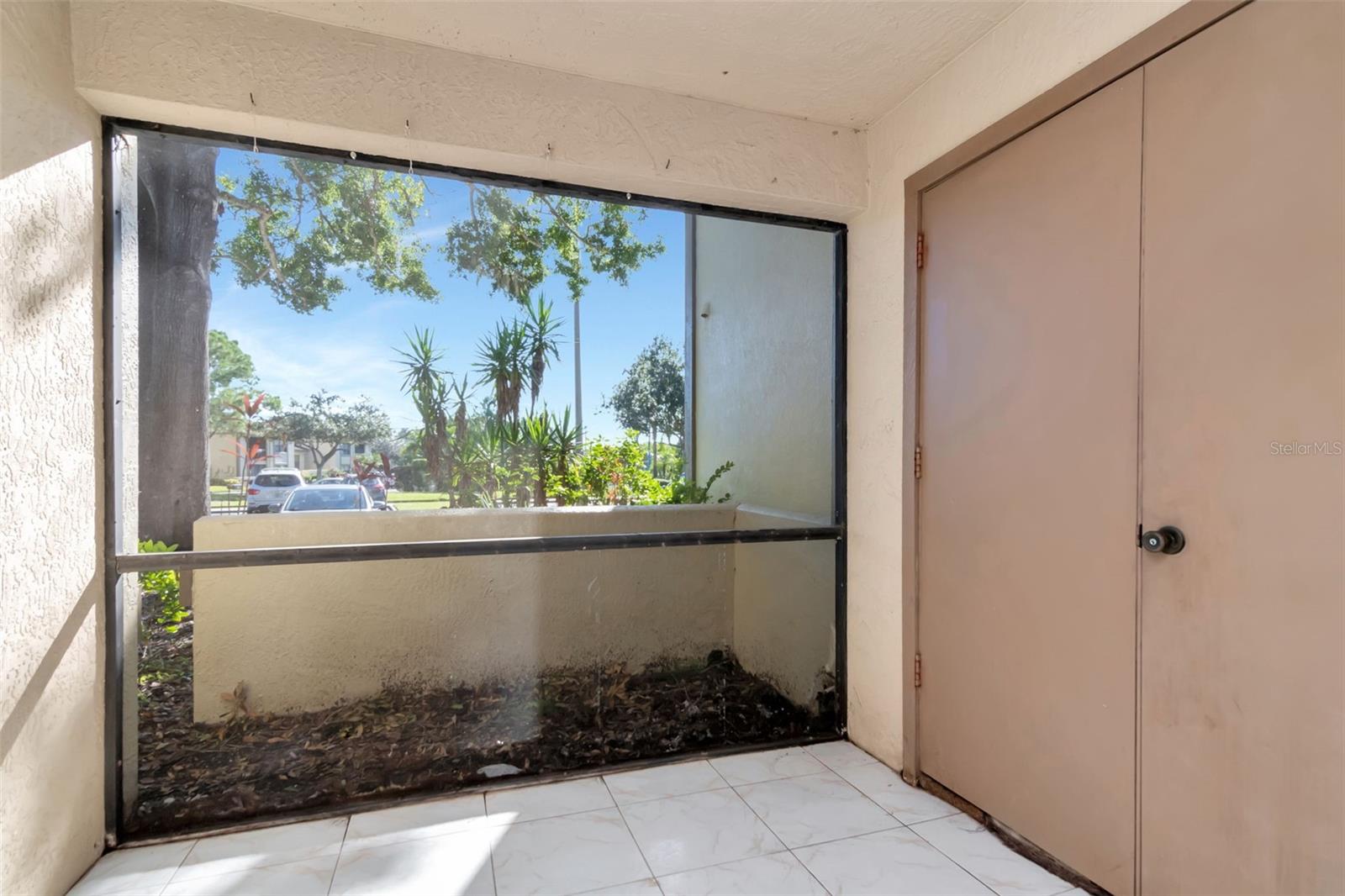 Image 20 of 30 For 105 Woodlake Lane 105