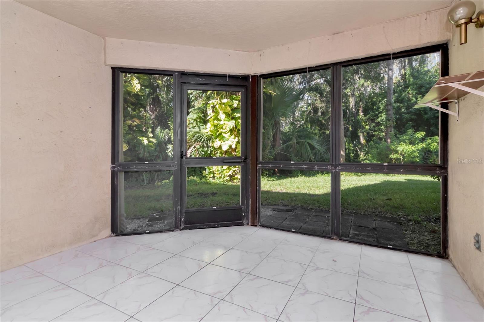Image 22 of 30 For 105 Woodlake Lane 105