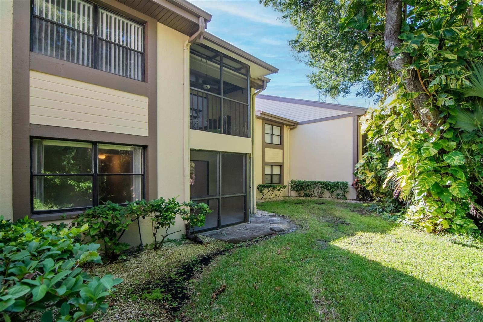 Image 25 of 30 For 105 Woodlake Lane 105