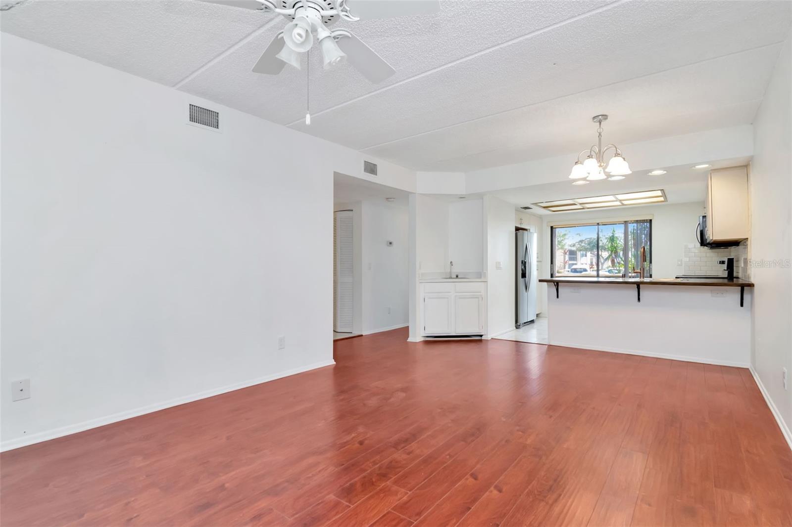 Image 4 of 30 For 105 Woodlake Lane 105