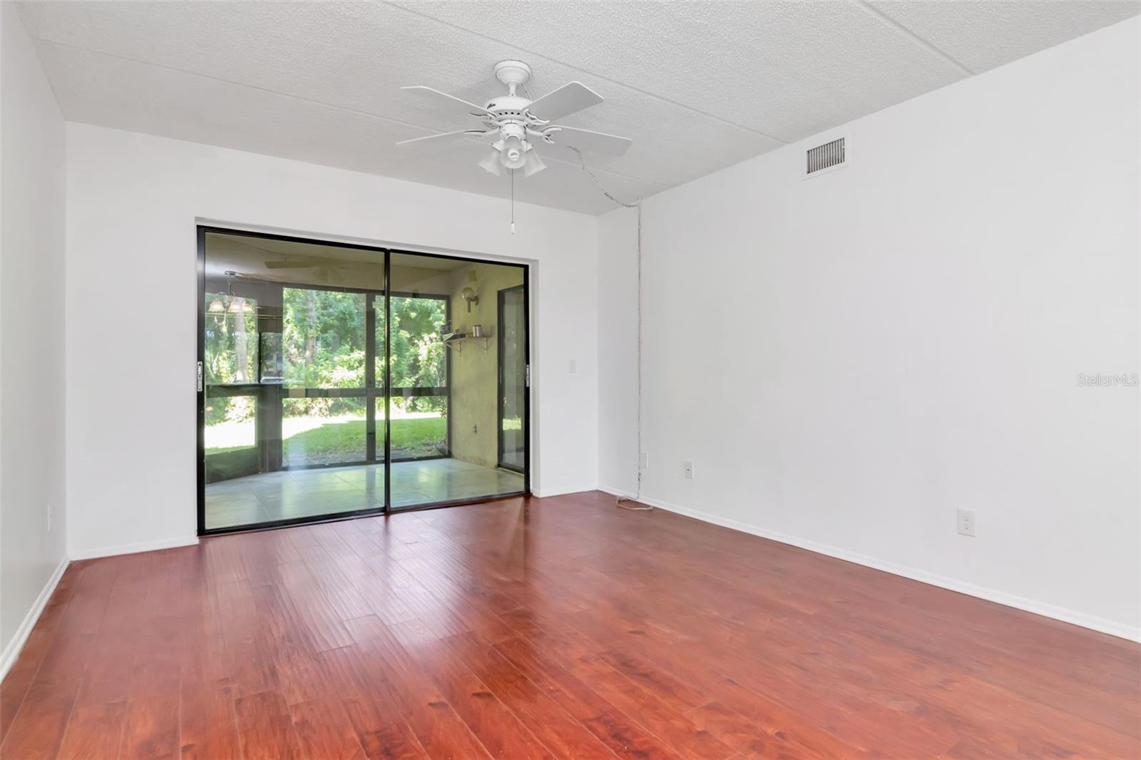 Image 5 of 30 For 105 Woodlake Lane 105