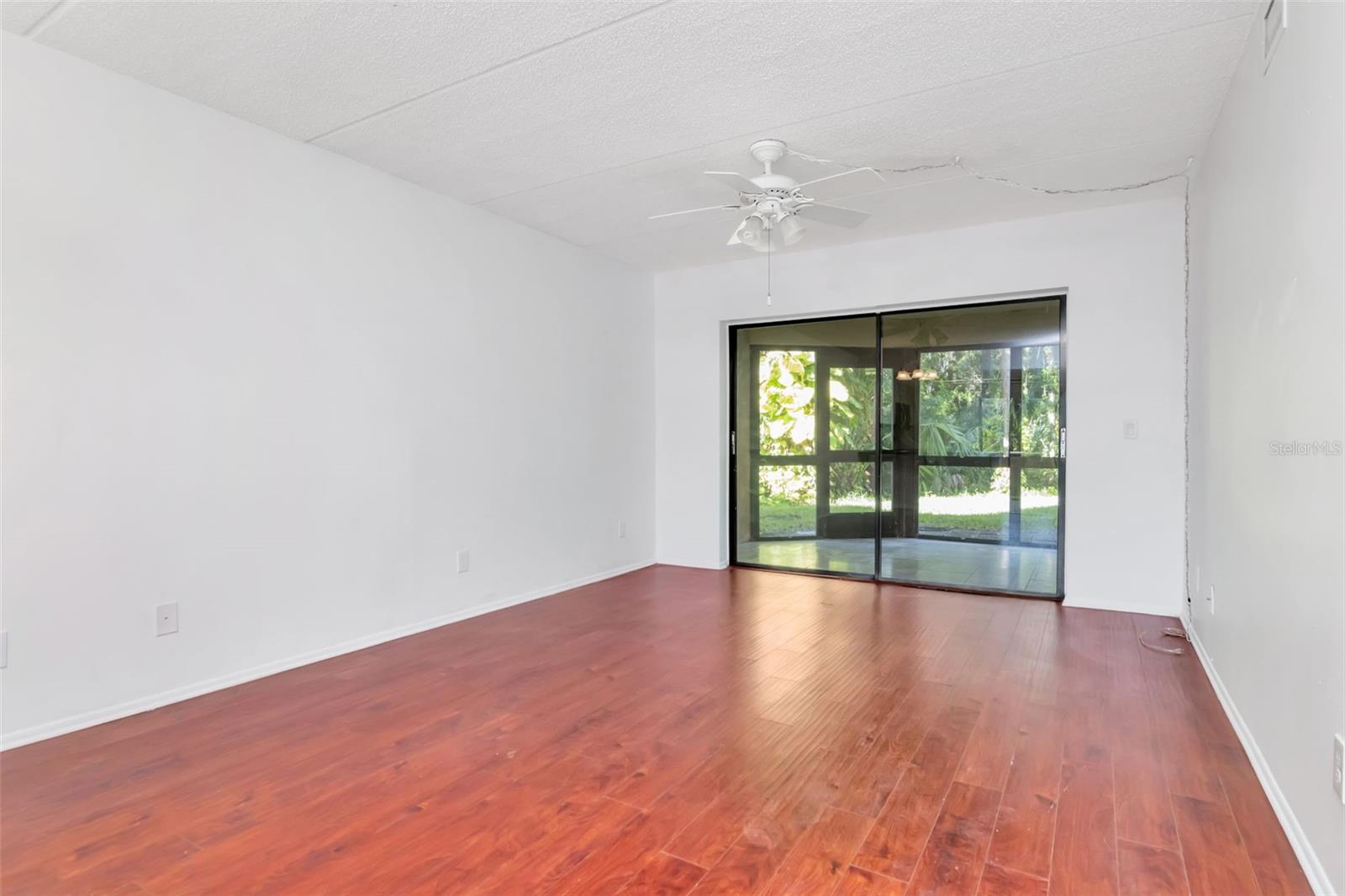 Image 6 of 30 For 105 Woodlake Lane 105