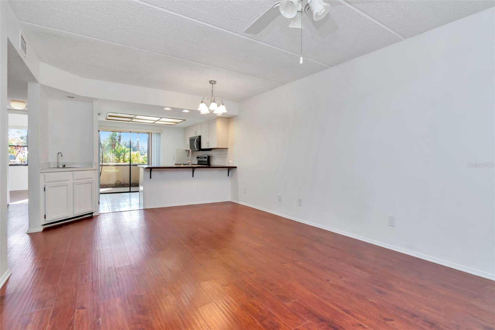 Image 7 of 30 For 105 Woodlake Lane 105