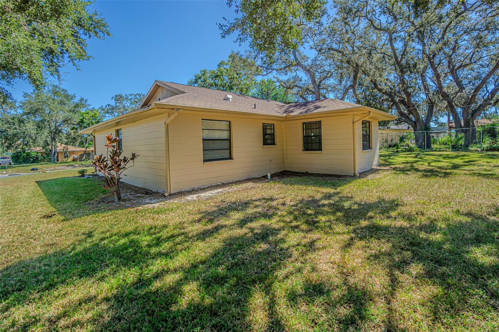 Image 21 of 35 For 4300 18th Avenue S