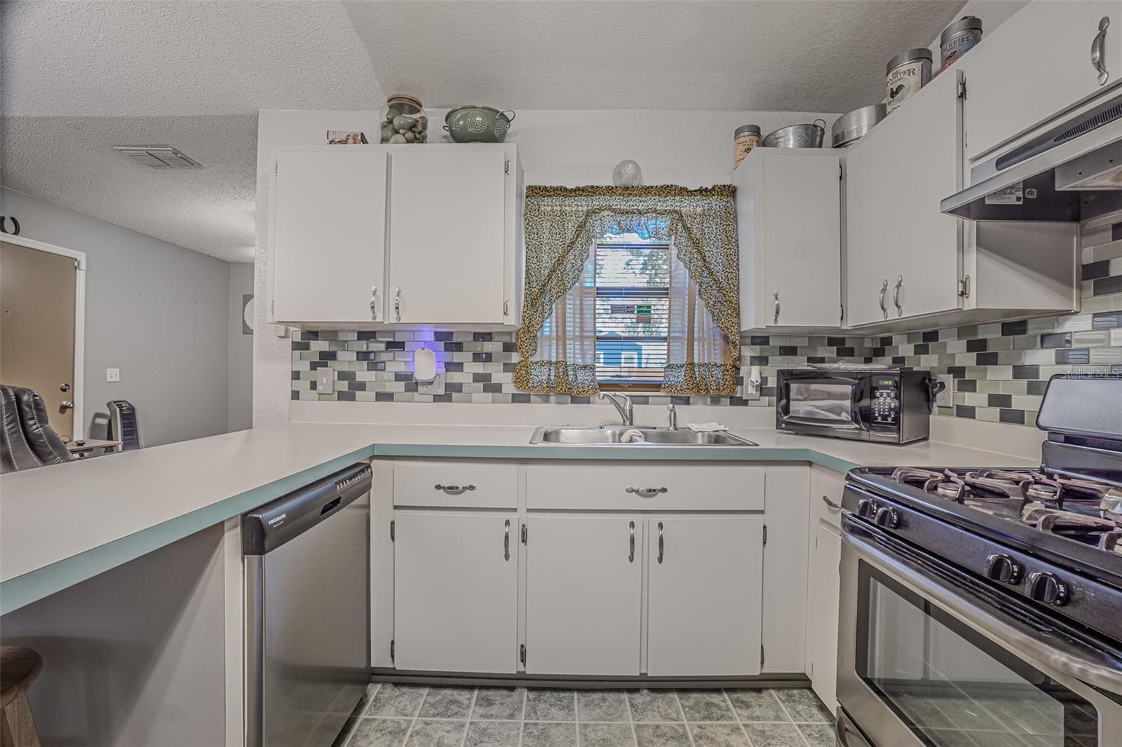 Image 7 of 35 For 4300 18th Avenue S