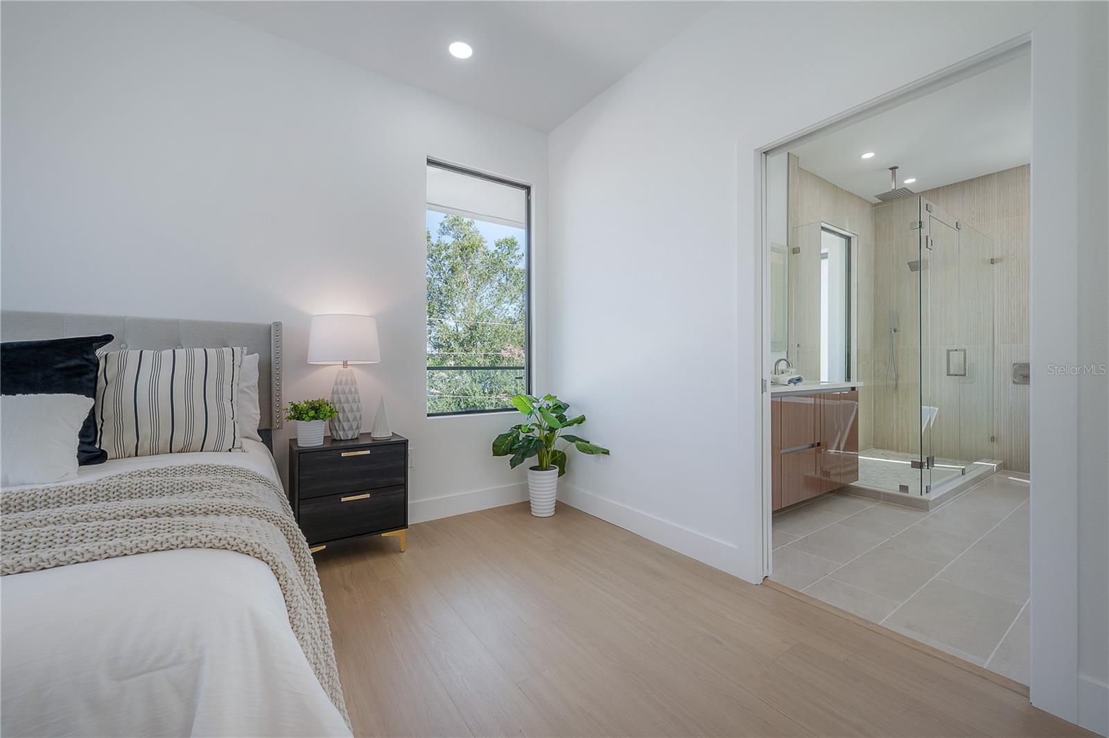 Image 34 of 55 For 2721 17th Avenue N