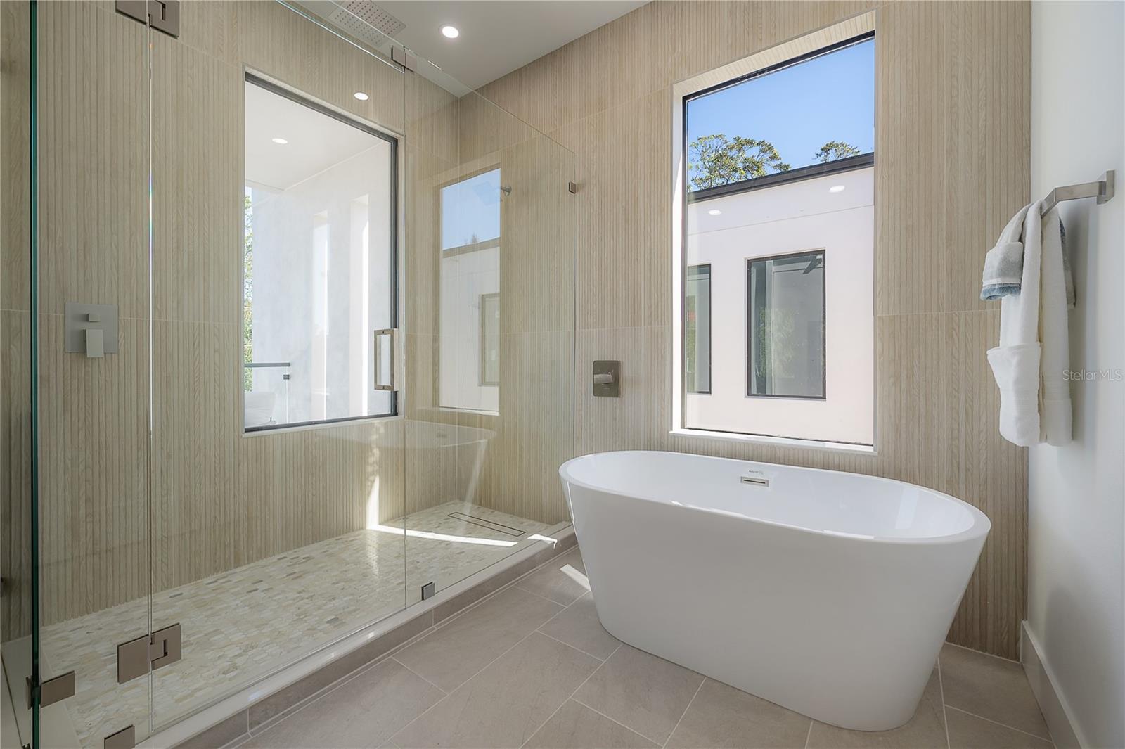 Image 38 of 55 For 2721 17th Avenue N