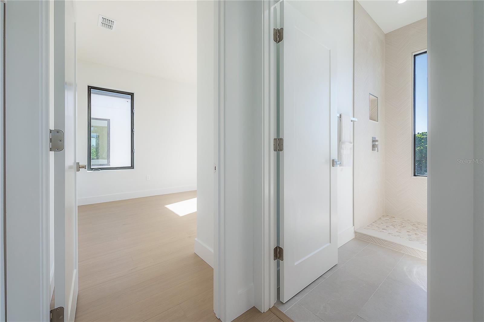 Image 43 of 55 For 2721 17th Avenue N