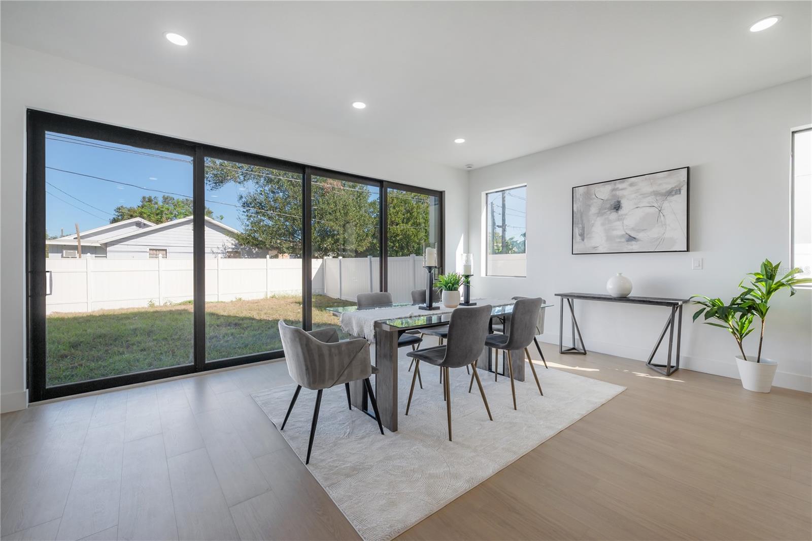 Image 9 of 55 For 2721 17th Avenue N