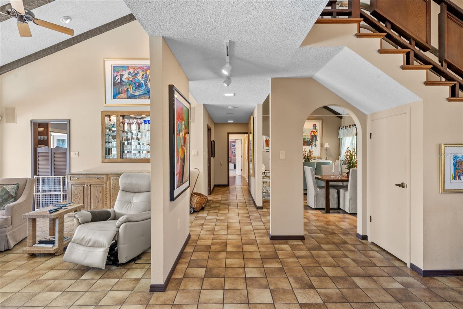 Listing photo id 10 for 4922 Bay Way Place