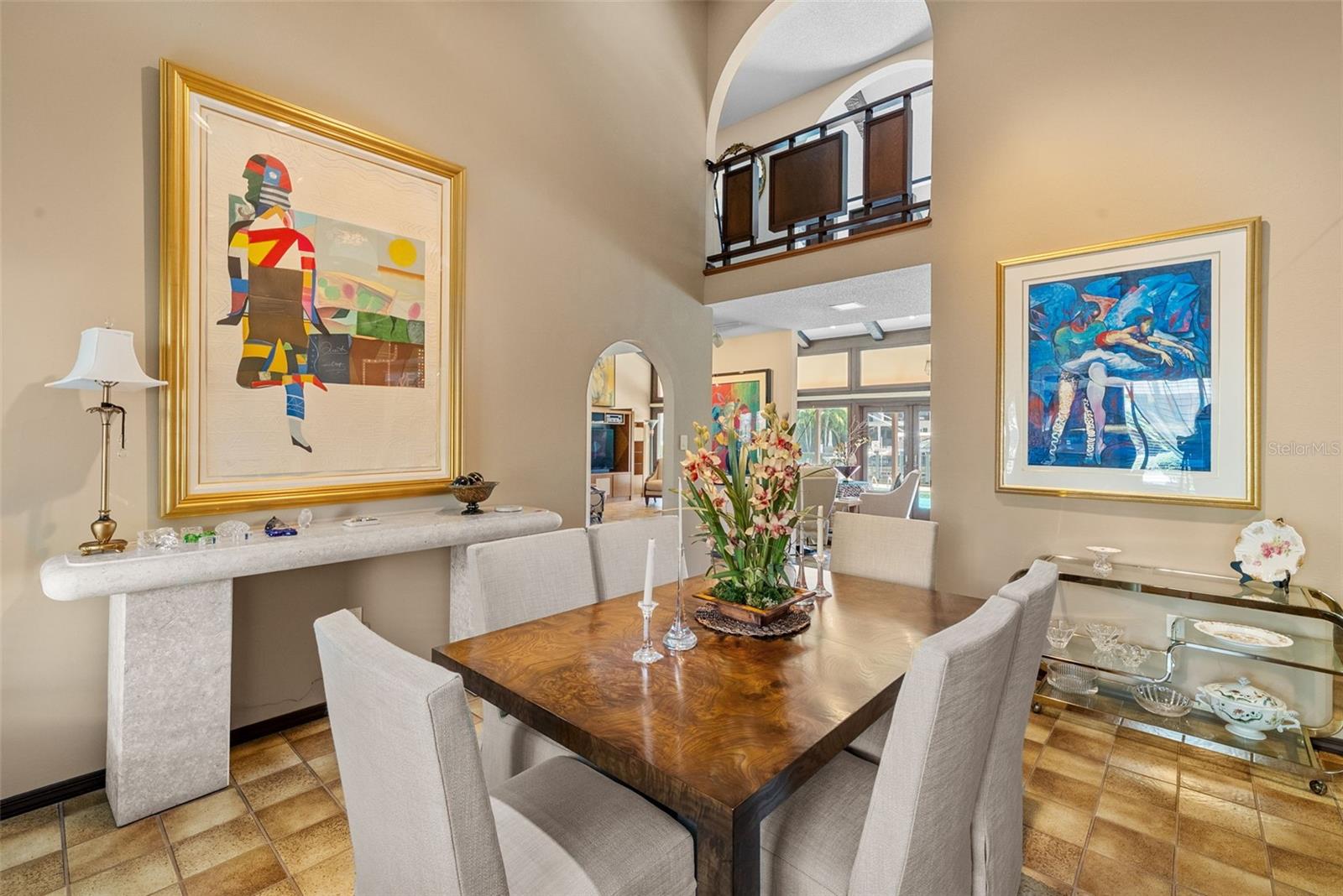 Listing photo id 13 for 4922 Bay Way Place