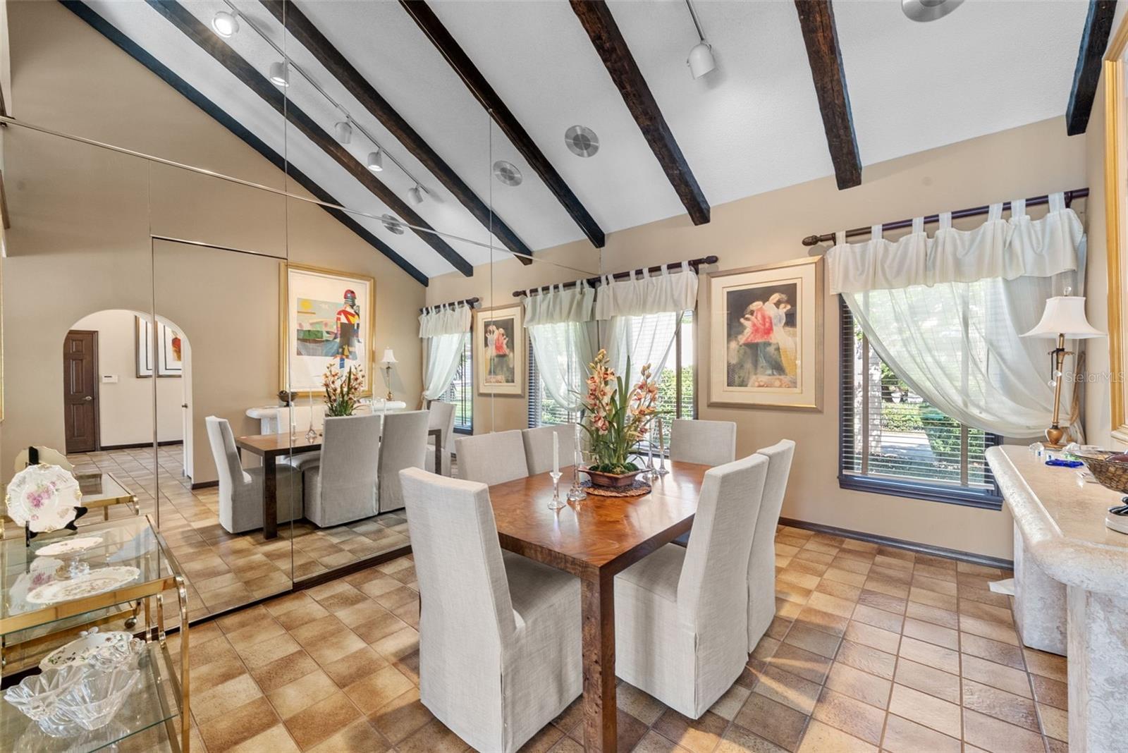 Listing photo id 14 for 4922 Bay Way Place