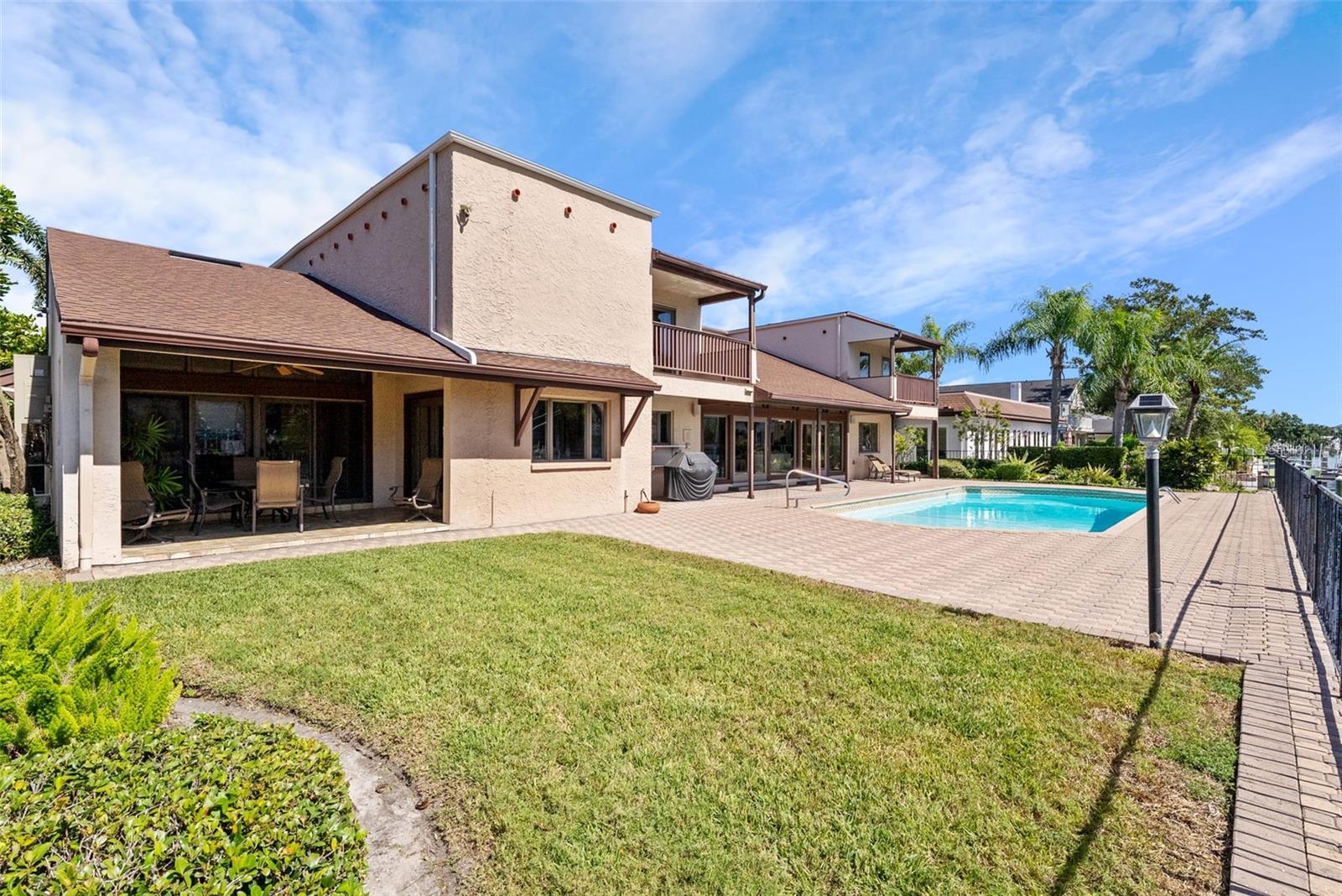 Listing photo id 24 for 4922 Bay Way Place