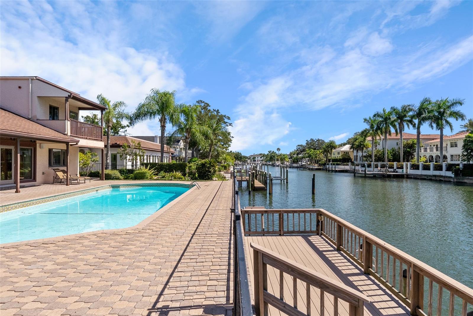 Listing photo id 26 for 4922 Bay Way Place