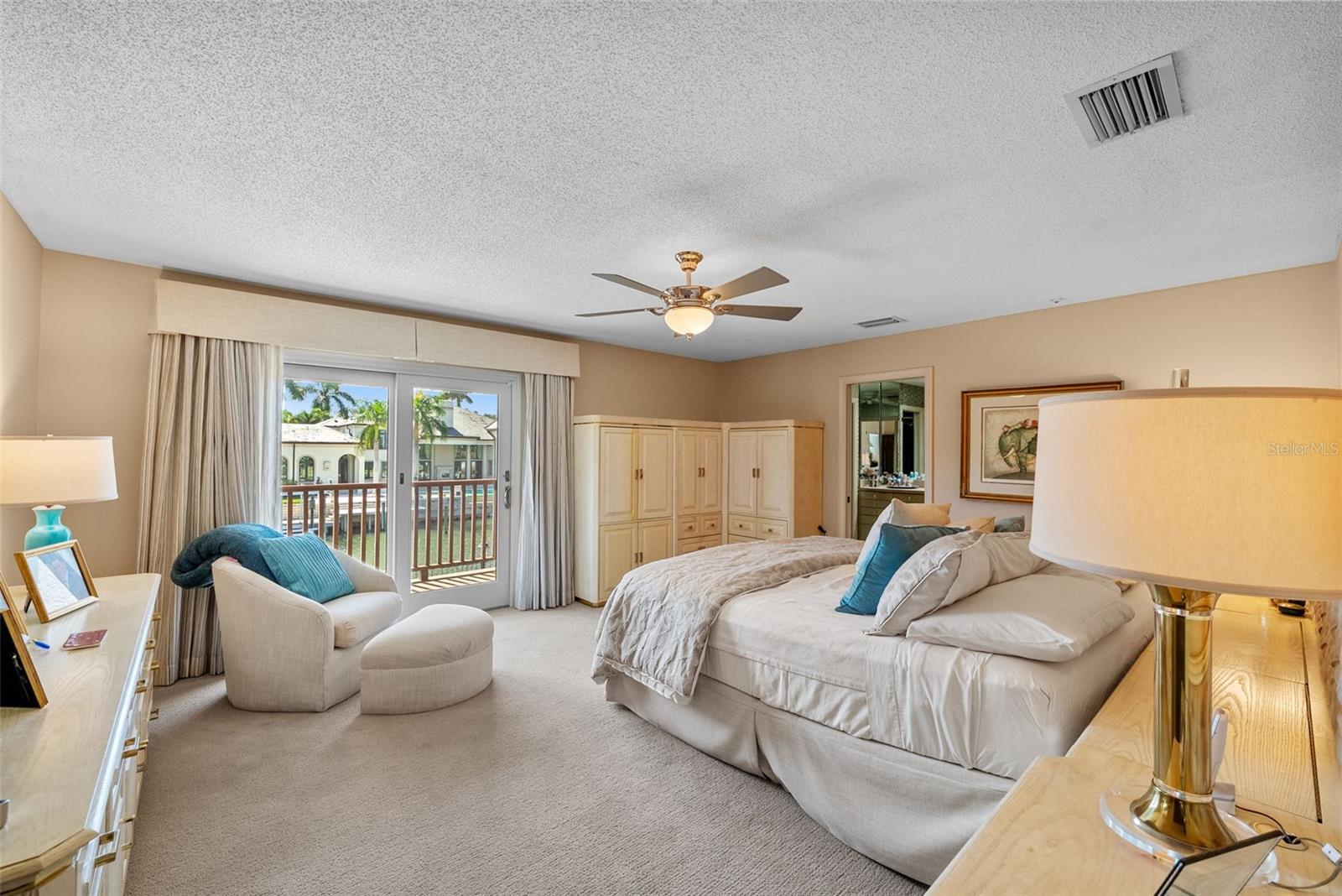 Listing photo id 35 for 4922 Bay Way Place