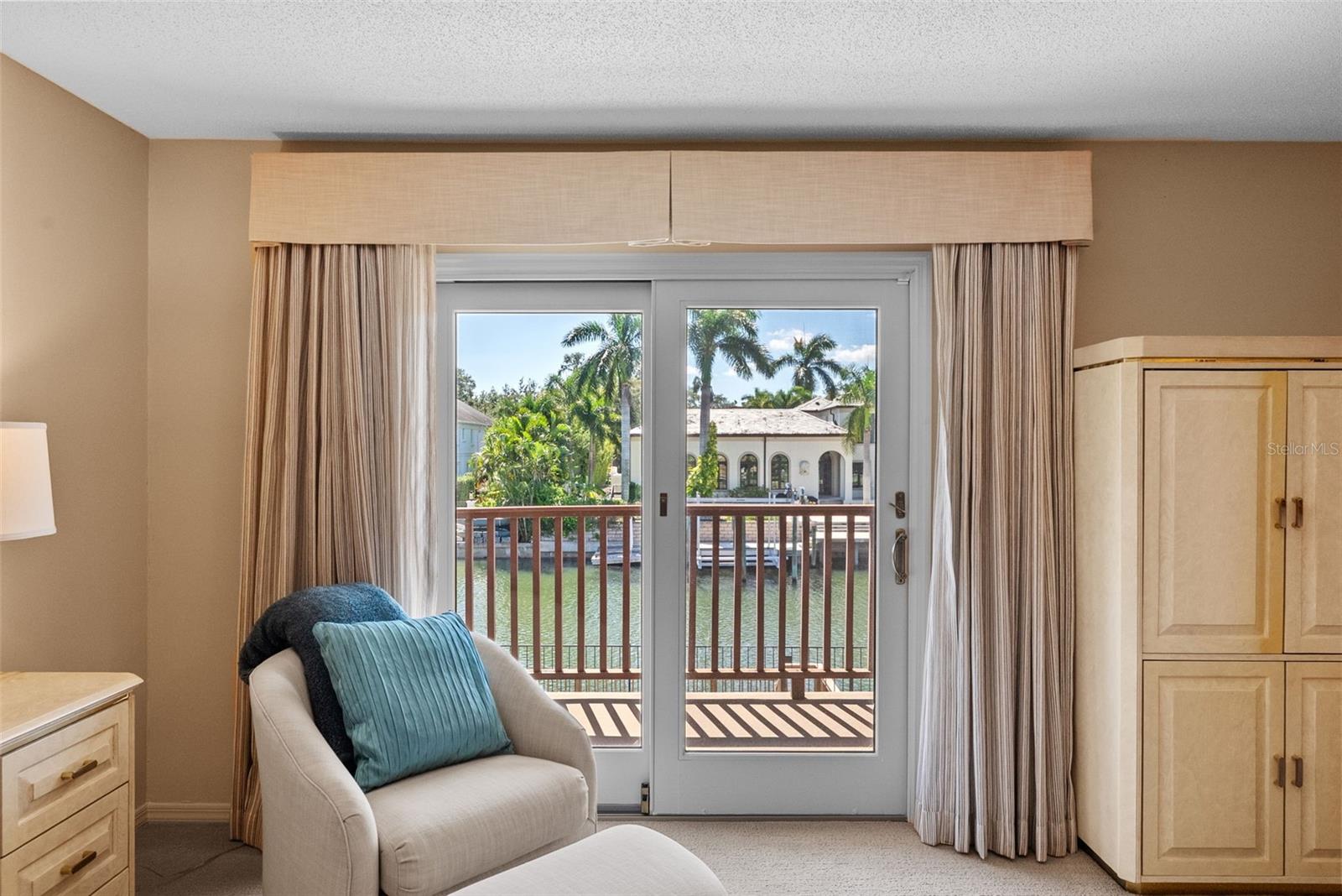 Listing photo id 36 for 4922 Bay Way Place